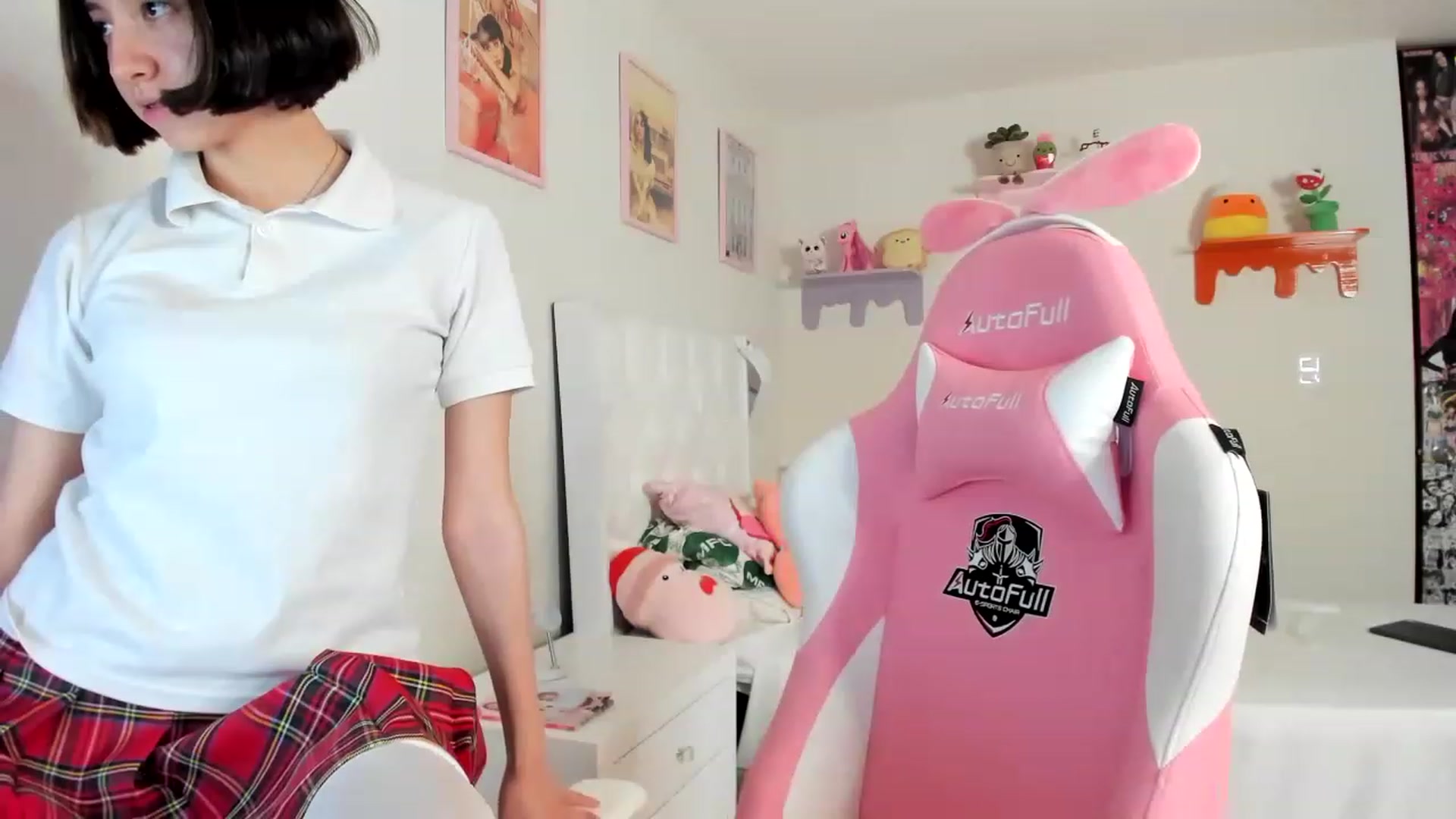 Gallery image thumbnail from Cherrycute666's myfreecams stream on, 04/29/2023, 08:13 image 19 of 20