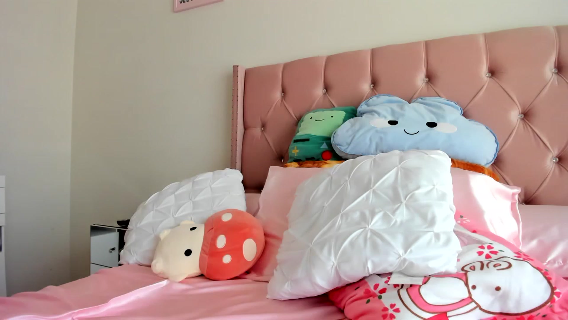 Gallery image thumbnail from Cherrycute666's myfreecams stream on, 04/29/2023, 14:20 image 3 of 20