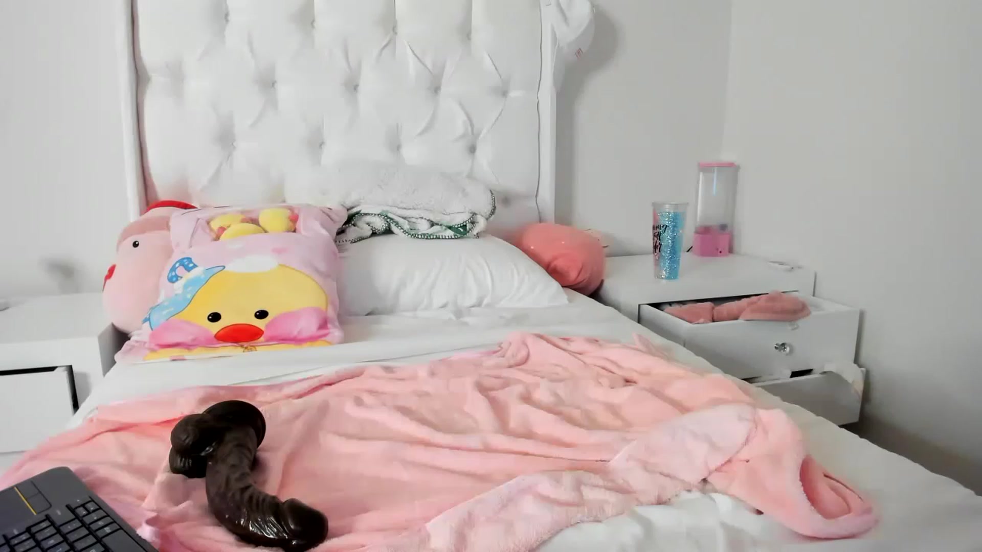 Gallery image thumbnail from Cherrycute666's myfreecams stream on, 04/30/2023, 03:50 image 7 of 20