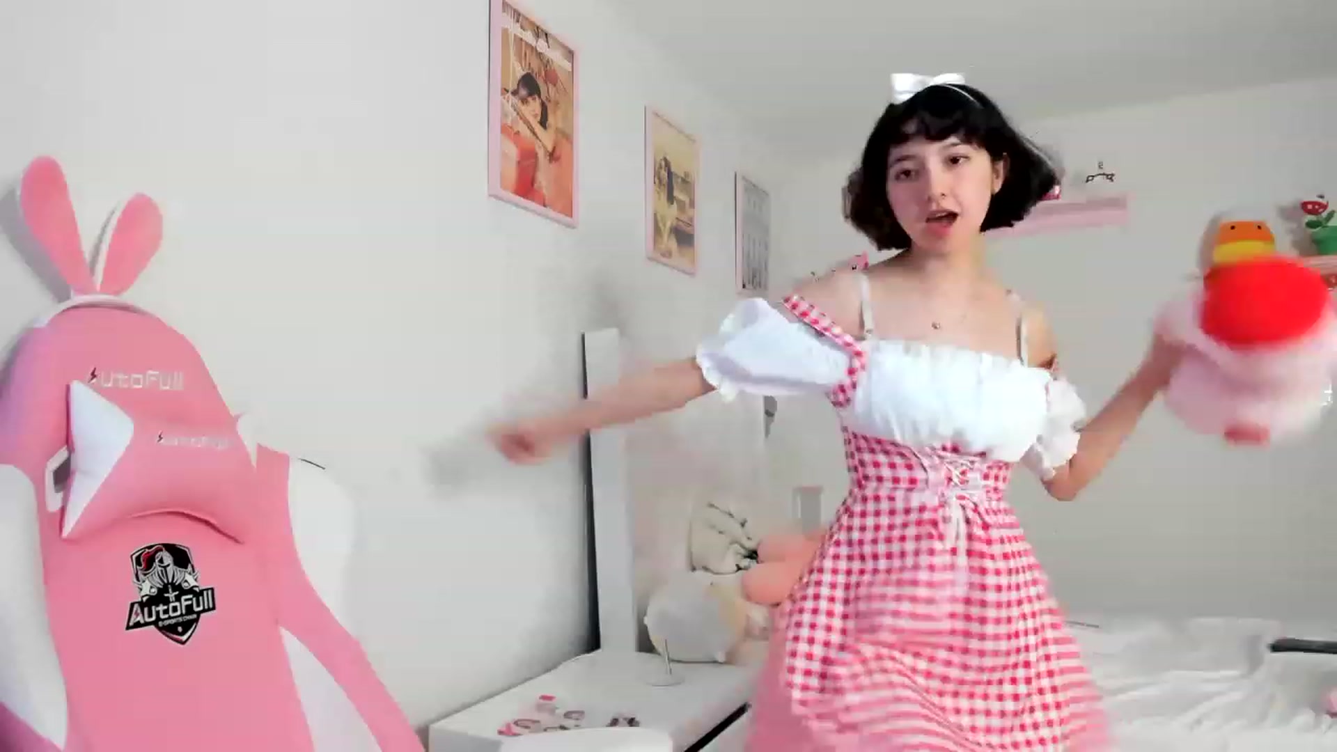 Gallery image thumbnail from Cherrycute666's myfreecams stream on, 04/30/2023, 09:20 image 2 of 20