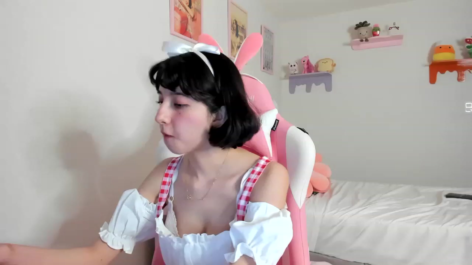 Gallery image thumbnail from Cherrycute666's myfreecams stream on, 04/30/2023, 09:20 image 3 of 20
