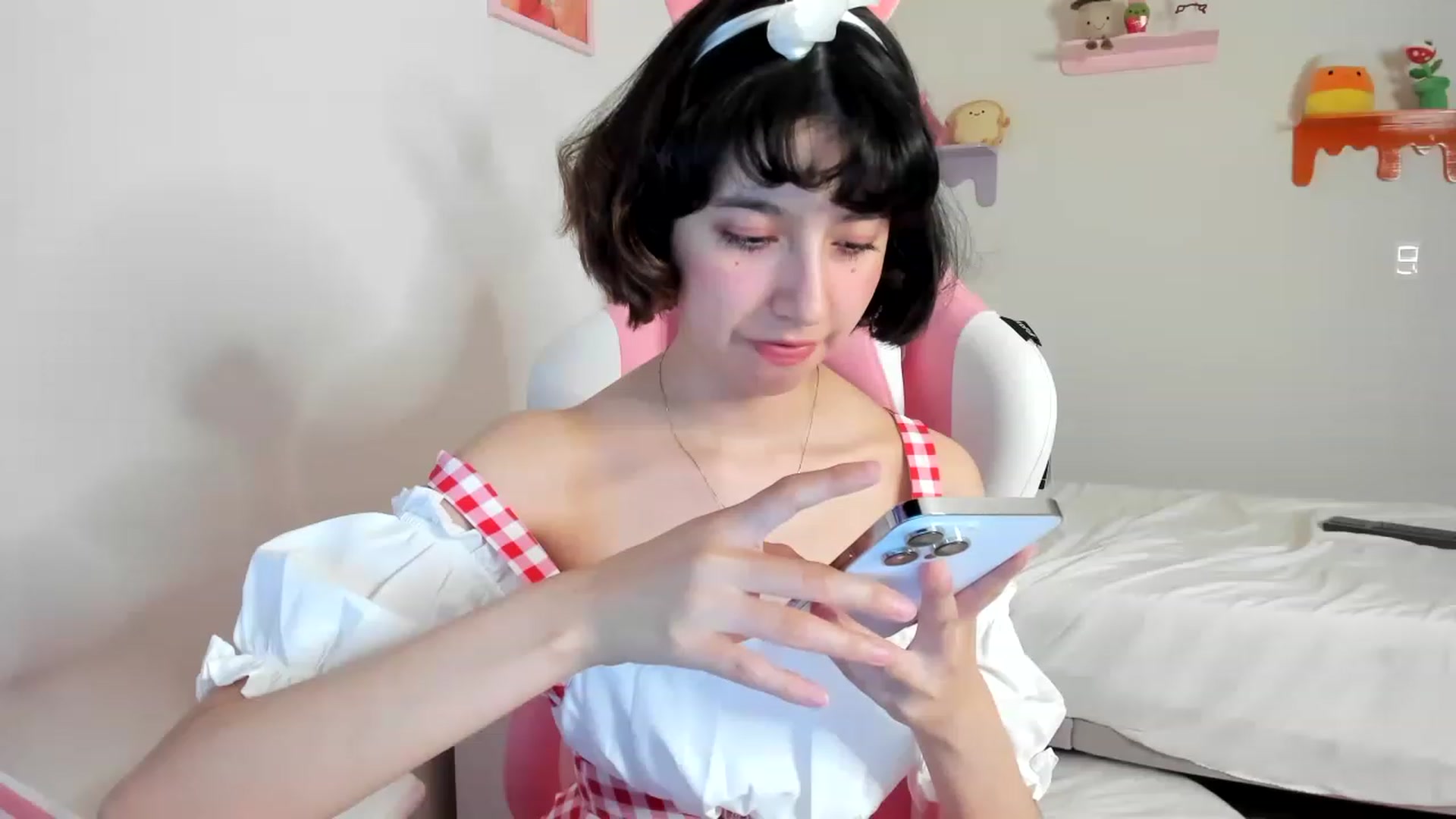 Gallery image thumbnail from Cherrycute666's myfreecams stream on, 04/30/2023, 09:20 image 14 of 20