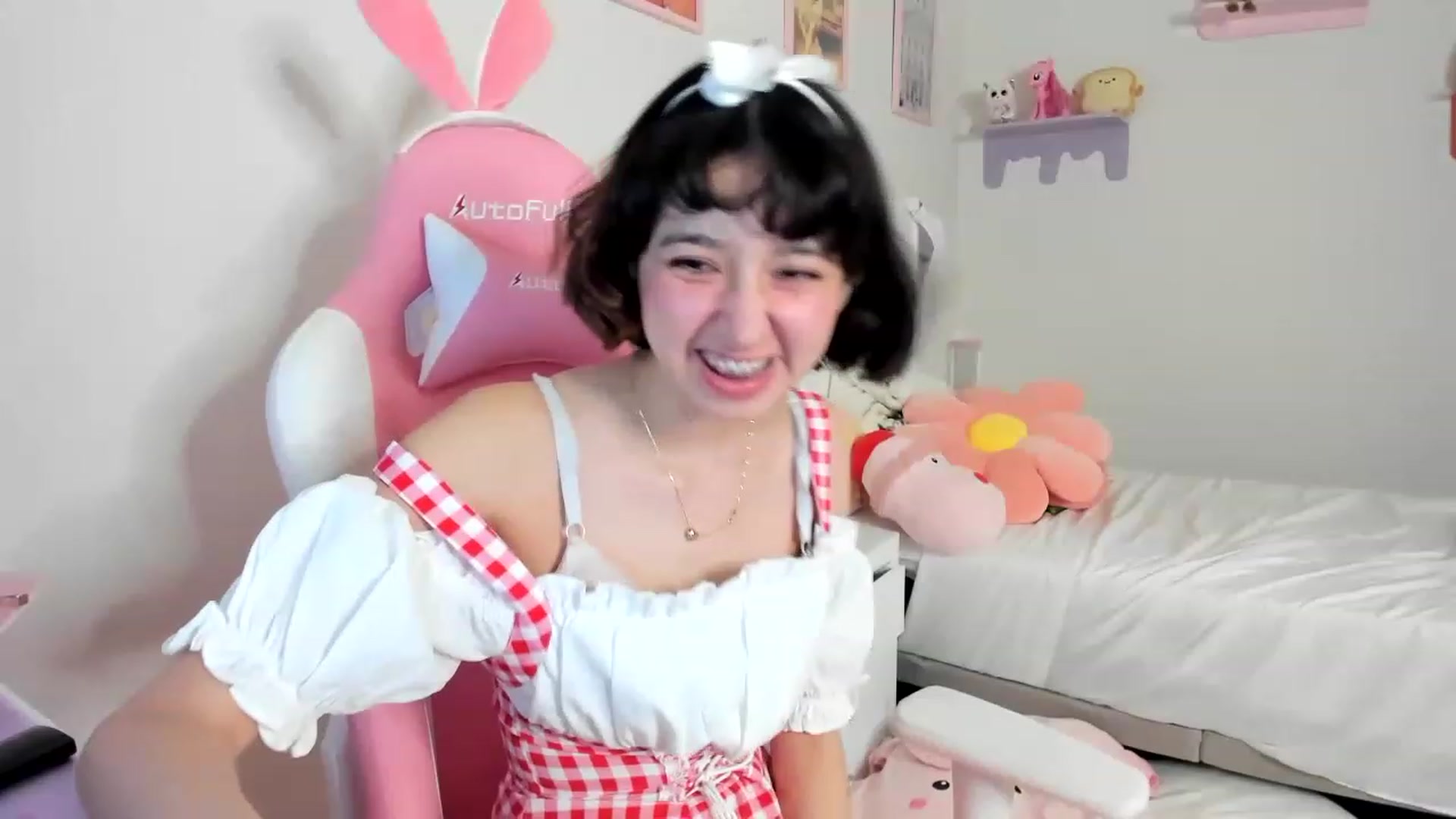 Gallery image thumbnail from Cherrycute666's myfreecams stream on, 04/30/2023, 09:20 image 6 of 20