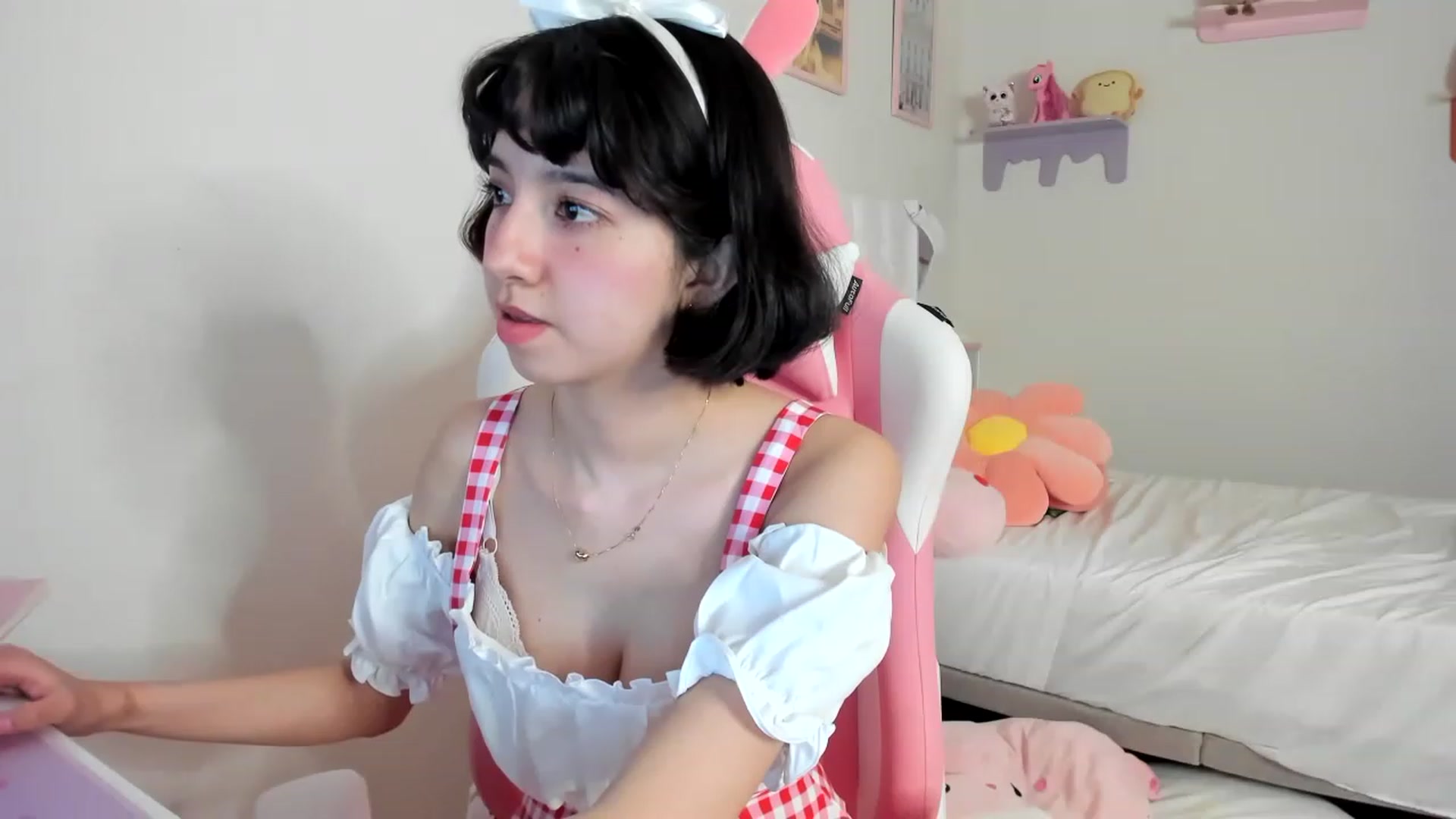 Gallery image thumbnail from Cherrycute666's myfreecams stream on, 04/30/2023, 09:20 image 4 of 20