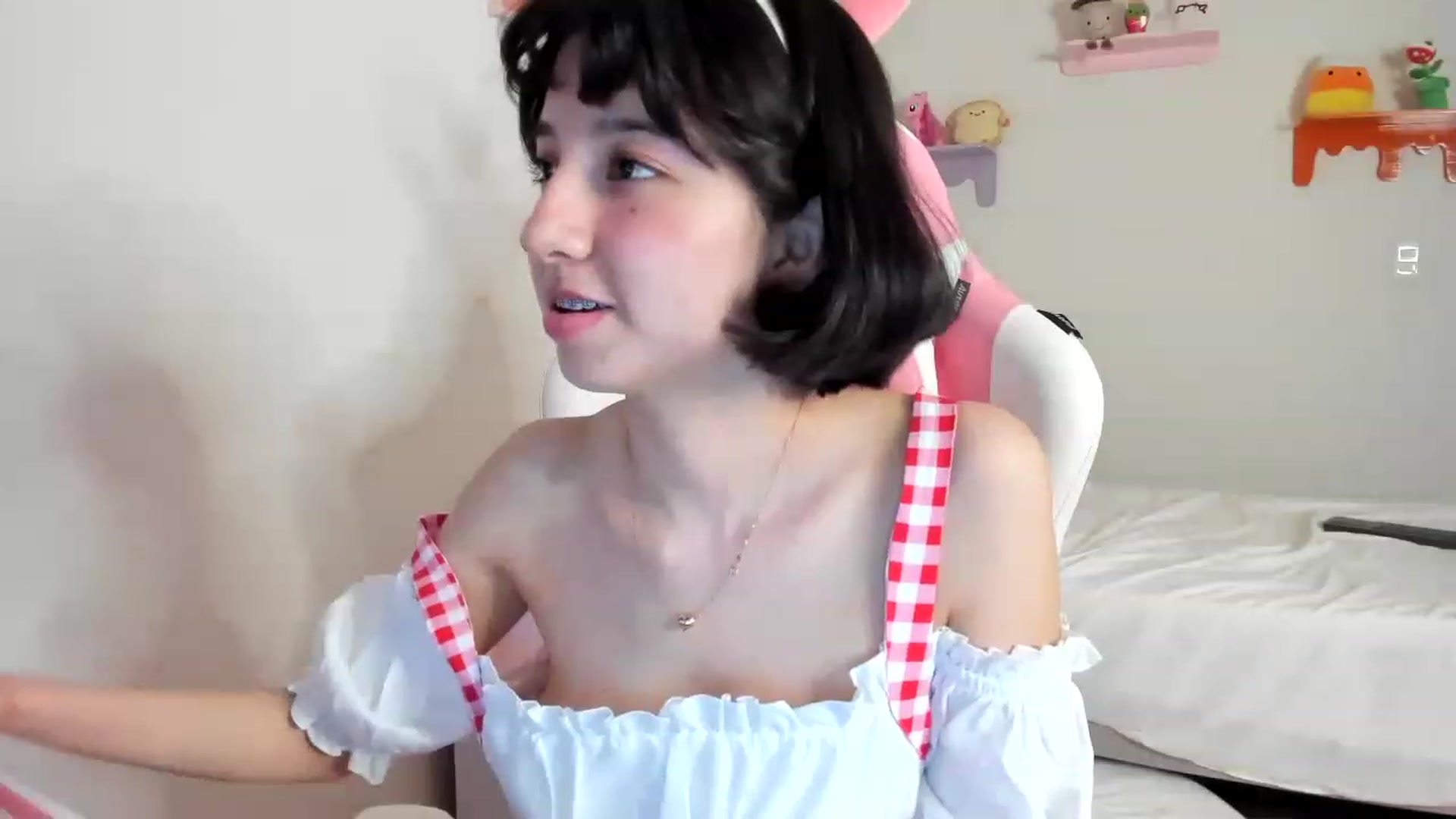 Gallery image thumbnail from Cherrycute666's myfreecams stream on, 04/30/2023, 09:20 image 15 of 20
