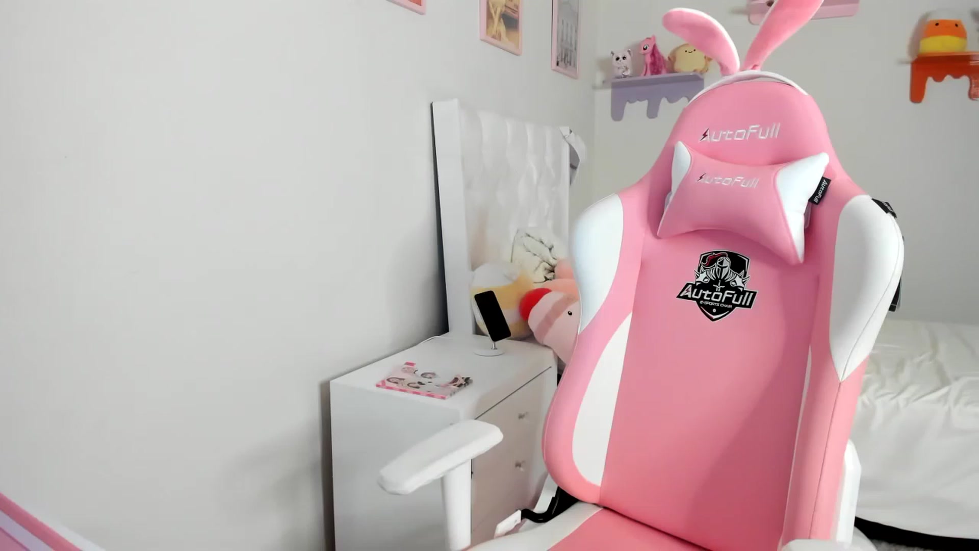 Gallery image thumbnail from Cherrycute666's myfreecams stream on, 04/30/2023, 11:12 image 1 of 20