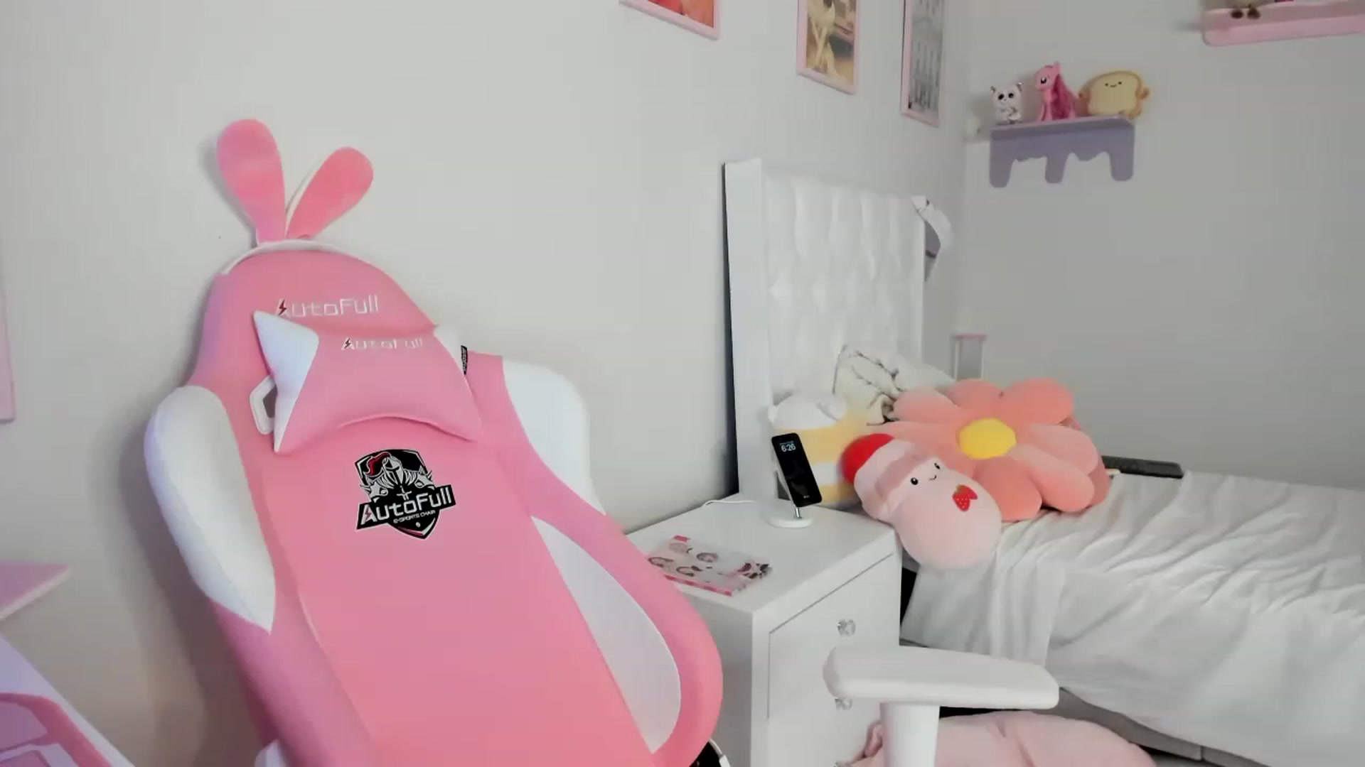 Gallery image thumbnail from Cherrycute666's myfreecams stream on, 04/30/2023, 13:47 image 5 of 20