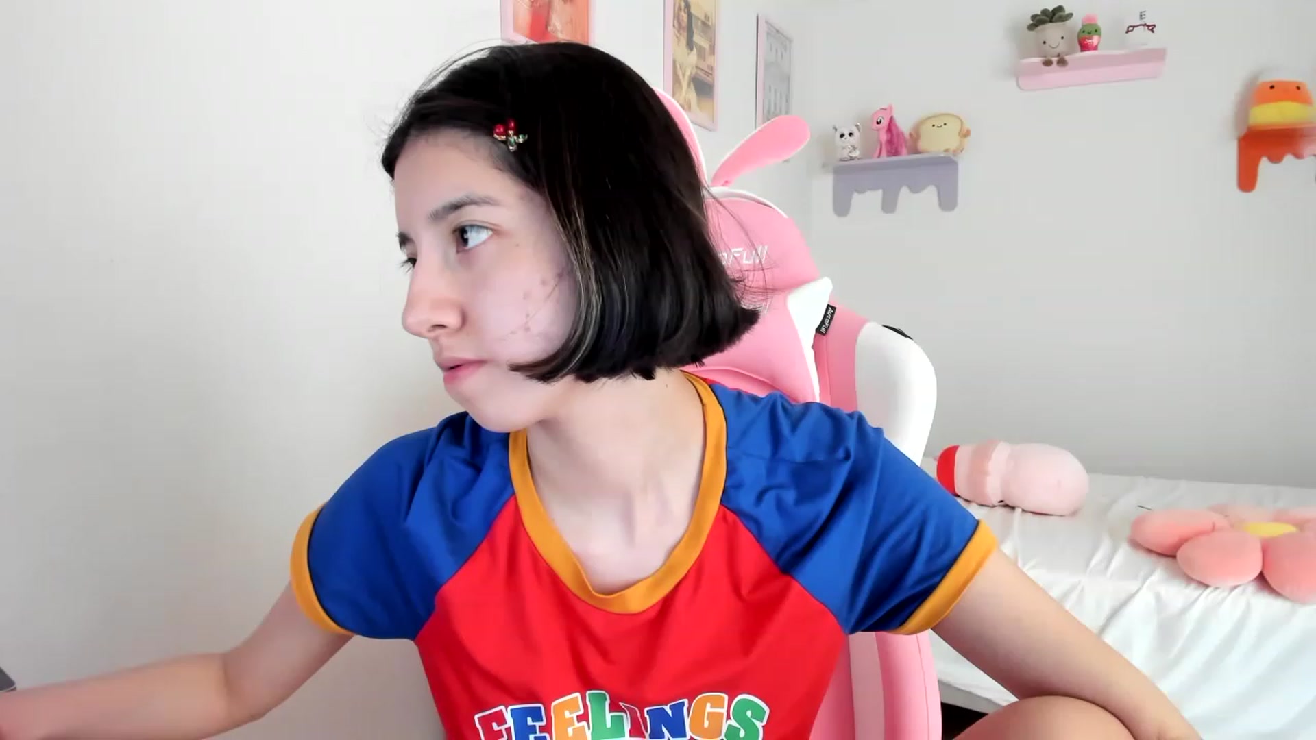 Gallery image thumbnail from Cherrycute666's myfreecams stream on, 05/01/2023, 19:19 image 13 of 20