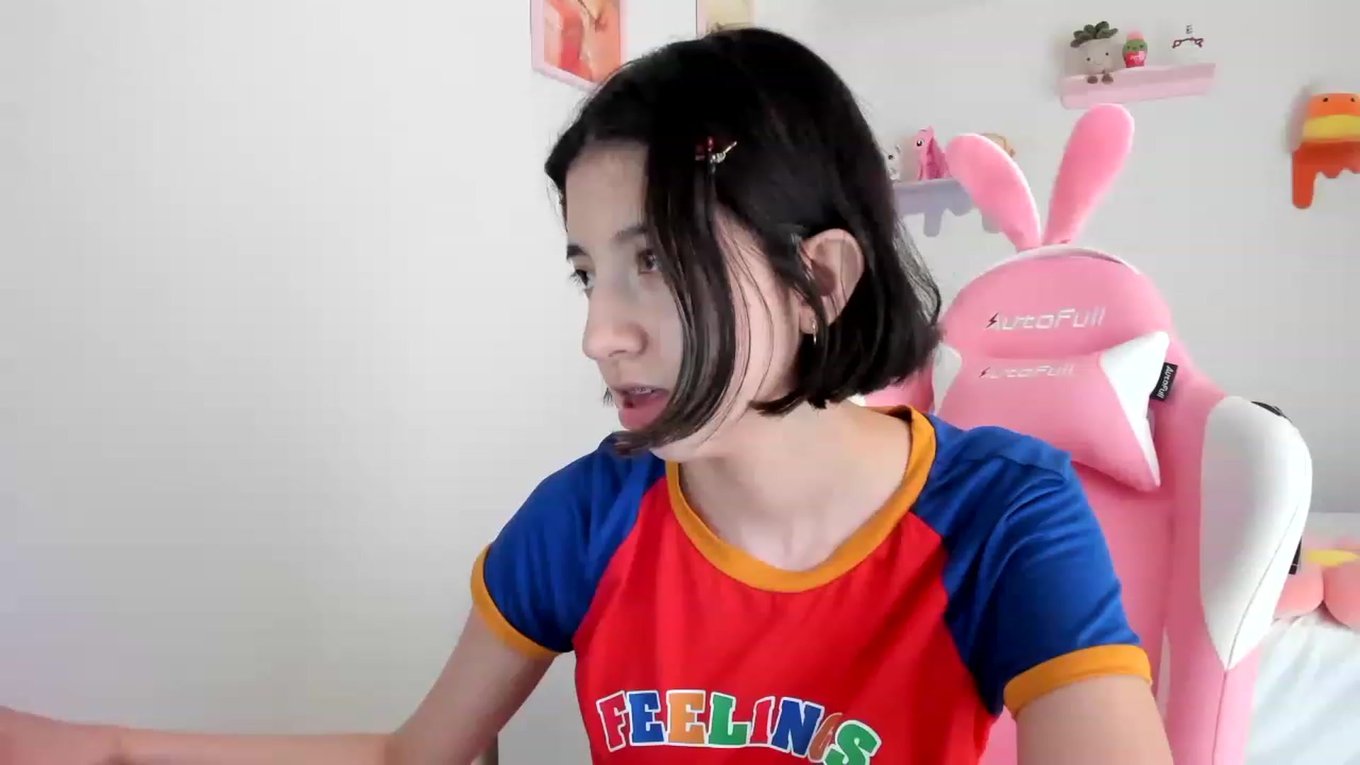 Gallery image thumbnail from Cherrycute666's myfreecams stream on, 05/01/2023, 20:48 image 5 of 20