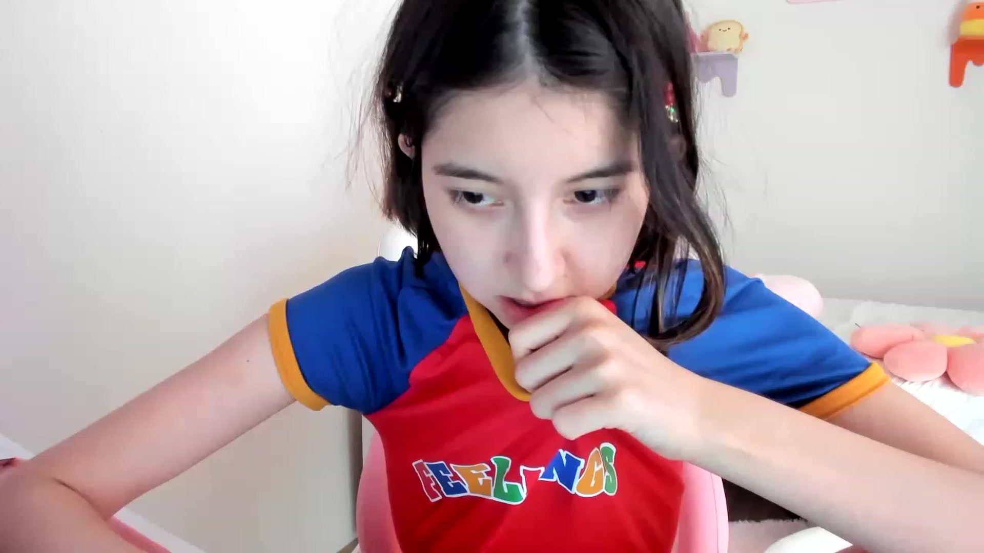 Gallery image thumbnail from Cherrycute666's myfreecams stream on, 05/01/2023, 20:48 image 14 of 20