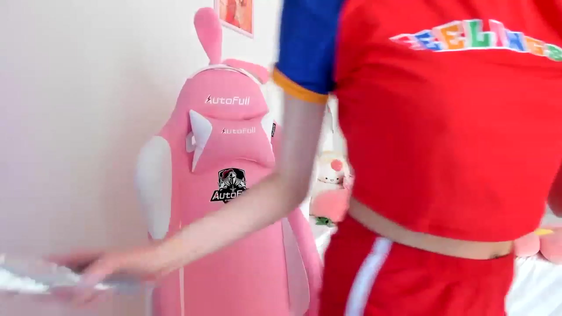 Gallery image thumbnail from Cherrycute666's myfreecams stream on, 05/01/2023, 22:40 image 6 of 20