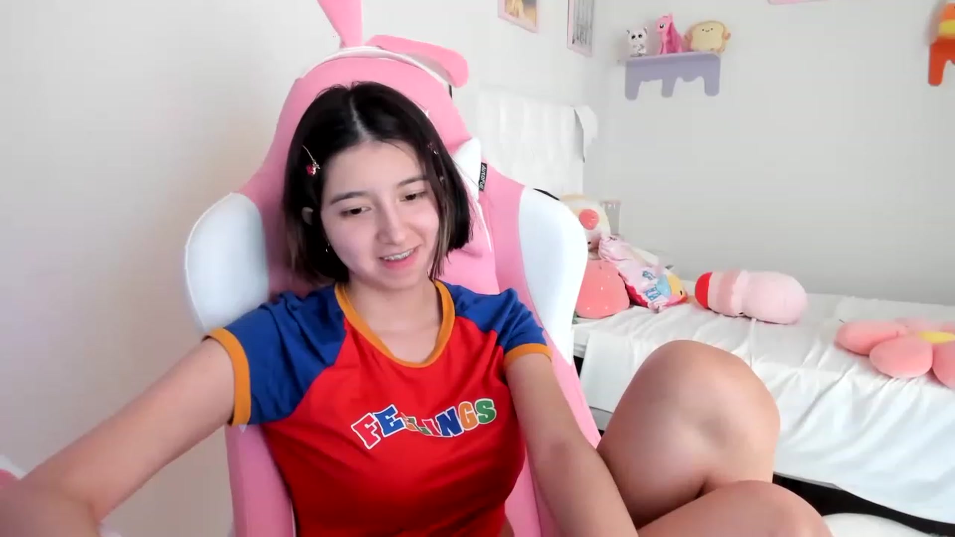 Gallery image thumbnail from Cherrycute666's myfreecams stream on, 05/01/2023, 22:40 image 12 of 20
