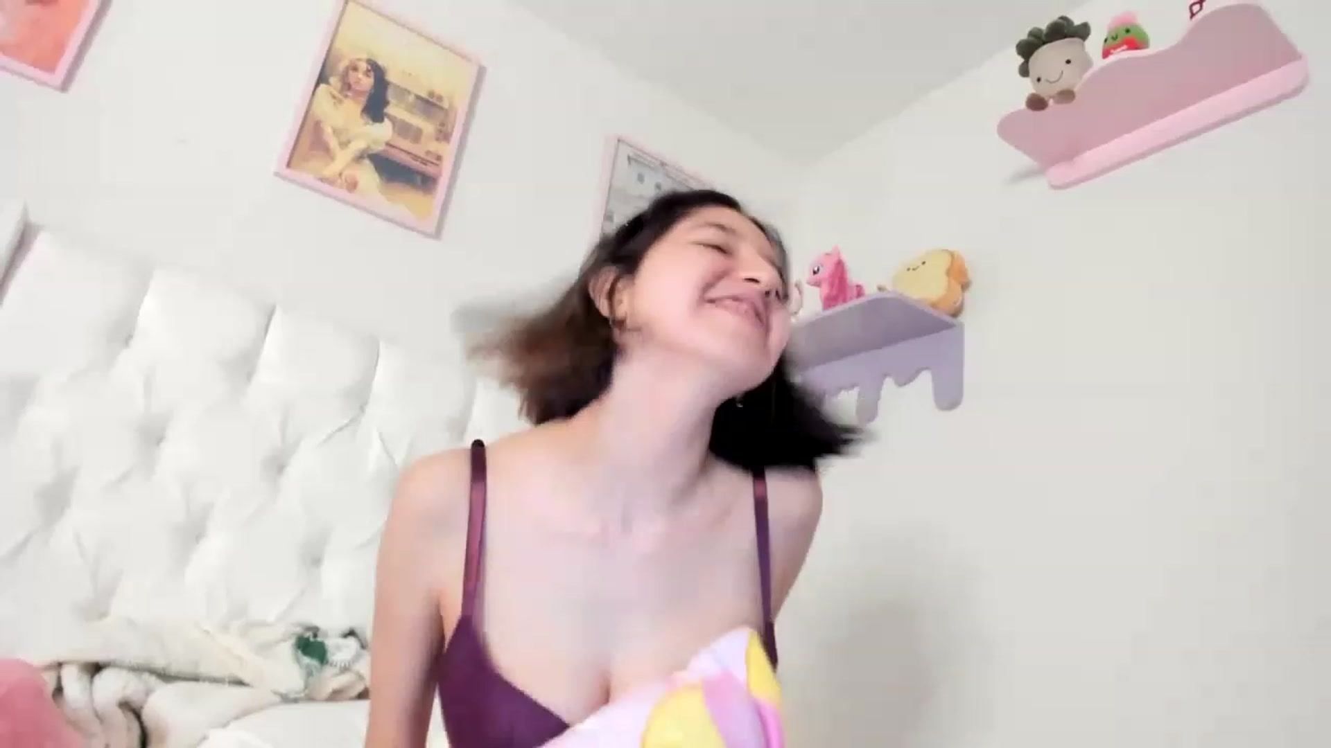 Gallery image thumbnail from Cherrycute666's myfreecams stream on, 05/02/2023, 07:44 image 17 of 20
