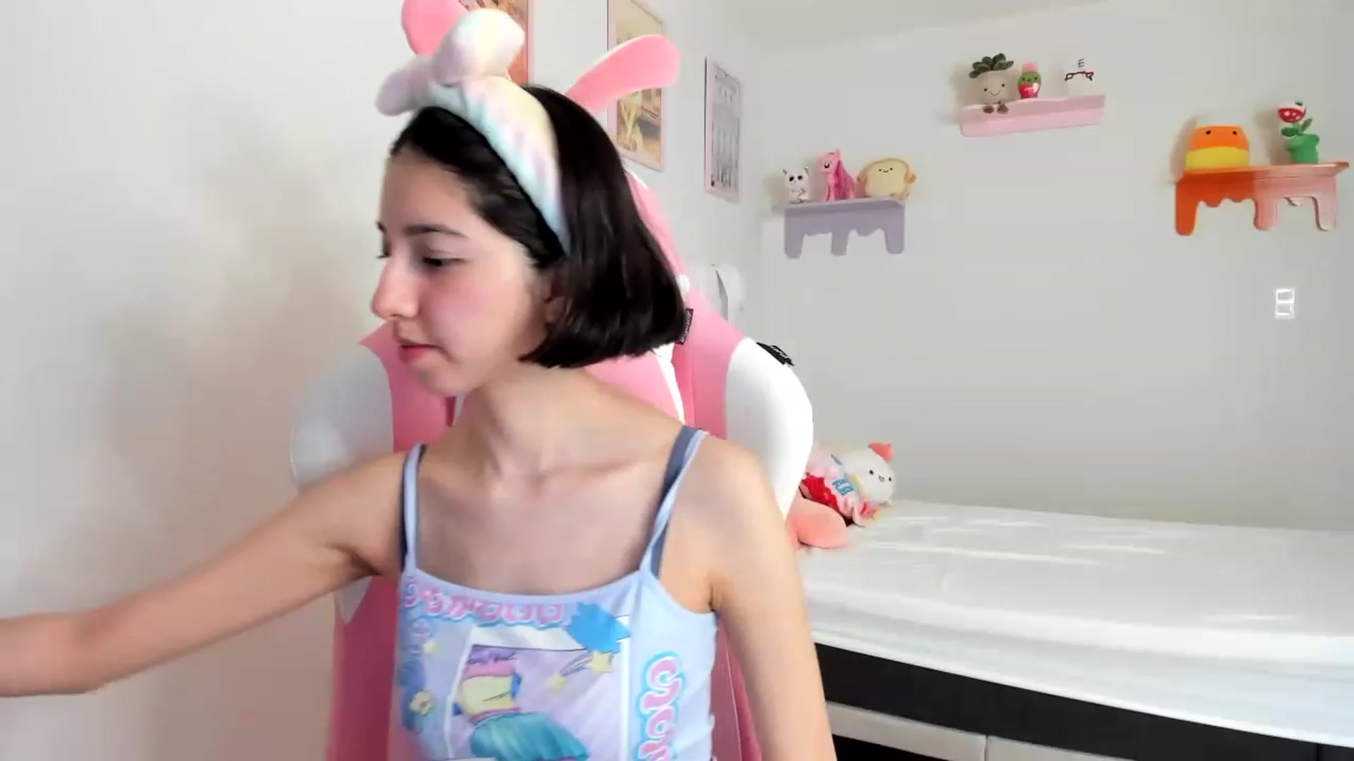 Gallery image thumbnail from Cherrycute666's myfreecams stream on, 05/03/2023, 16:42 image 6 of 20