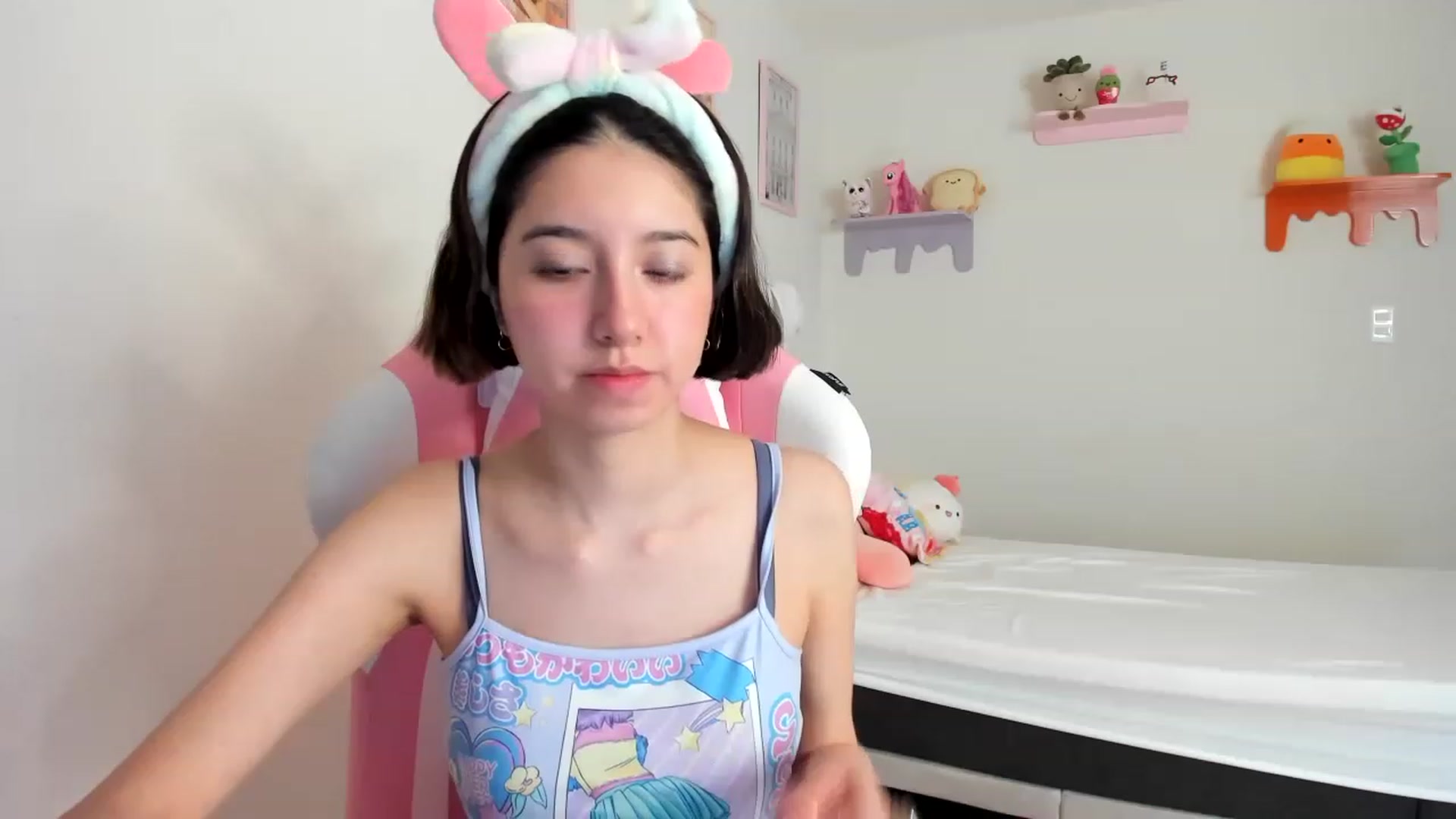Gallery image thumbnail from Cherrycute666's myfreecams stream on, 05/03/2023, 16:42 image 8 of 20