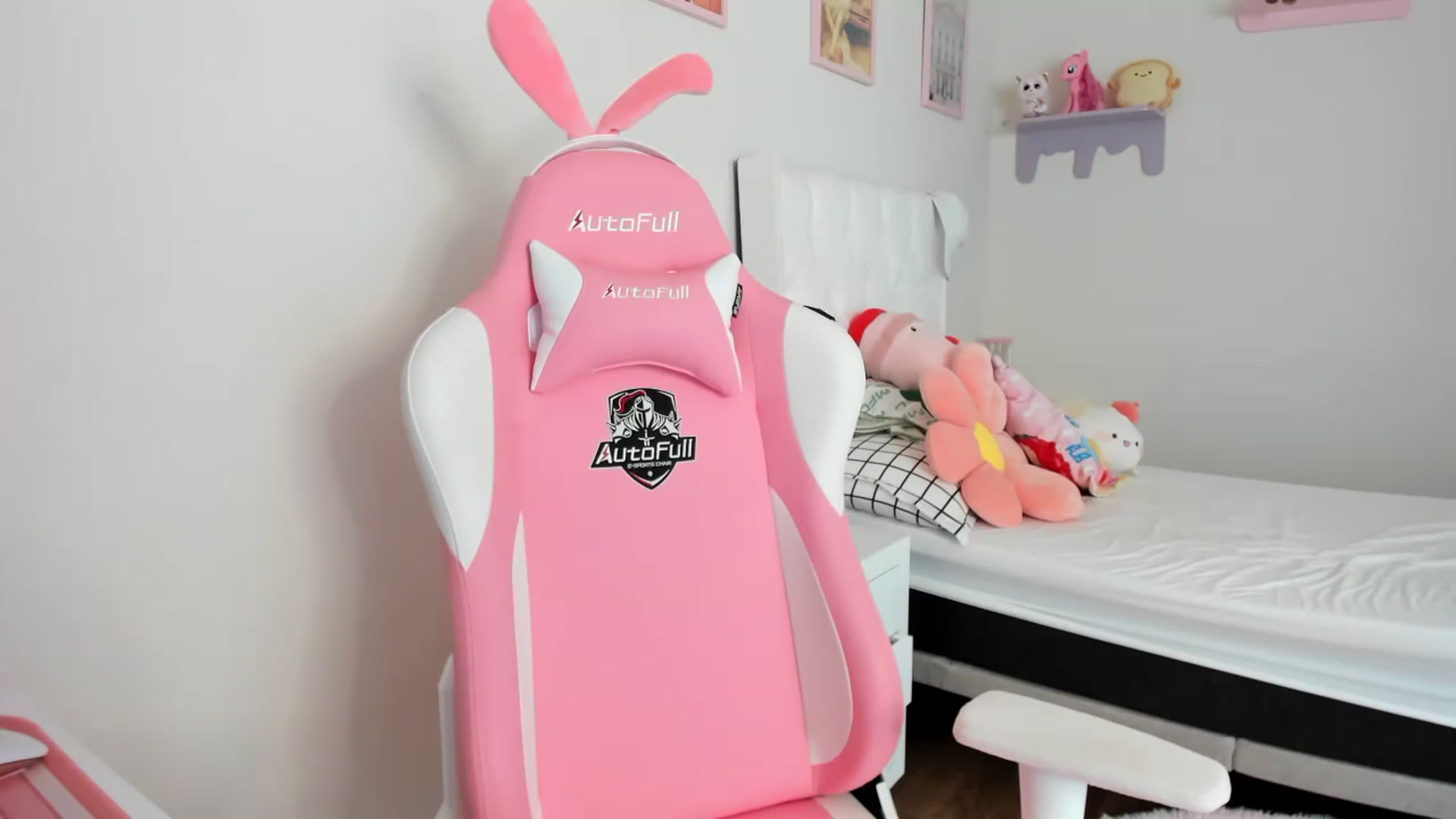Gallery image thumbnail from Cherrycute666's myfreecams stream on, 05/03/2023, 18:11 image 19 of 20