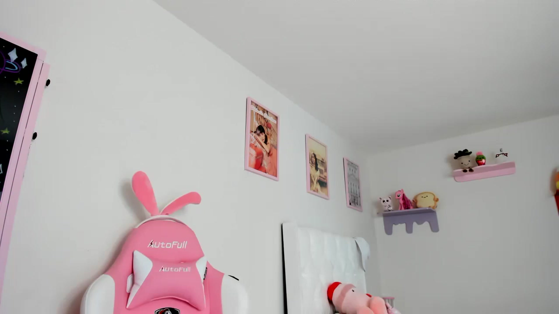 Gallery image thumbnail from Cherrycute666's myfreecams stream on, 05/03/2023, 18:11 image 20 of 20