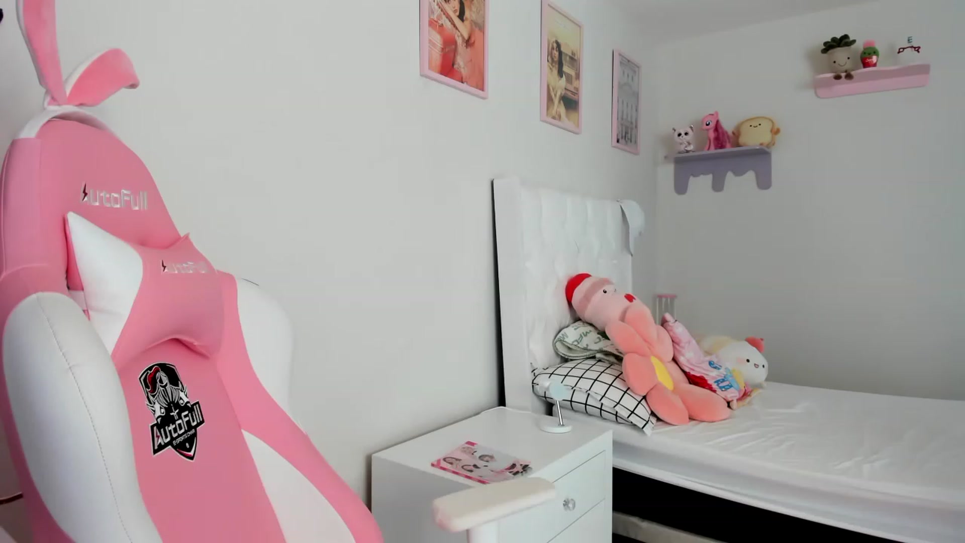 Gallery image thumbnail from Cherrycute666's myfreecams stream on, 05/03/2023, 18:42 image 12 of 20