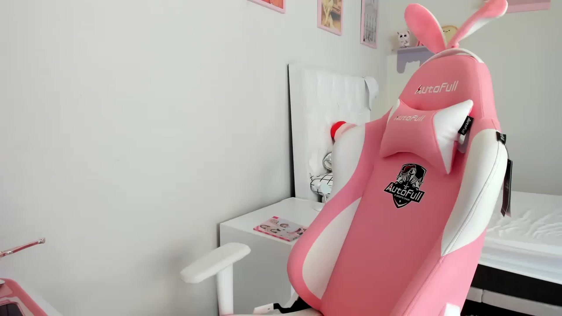 Gallery image thumbnail from Cherrycute666's myfreecams stream on, 05/03/2023, 18:58 image 1 of 20