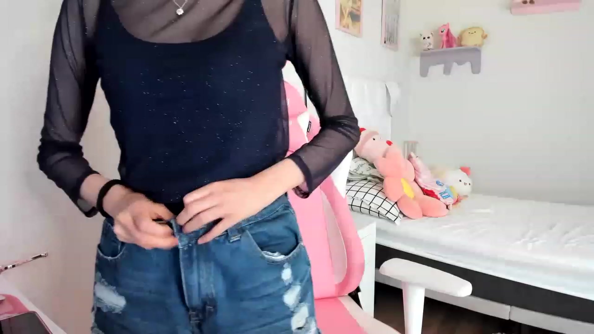 Gallery image thumbnail from Cherrycute666's myfreecams stream on, 05/03/2023, 18:58 image 5 of 20