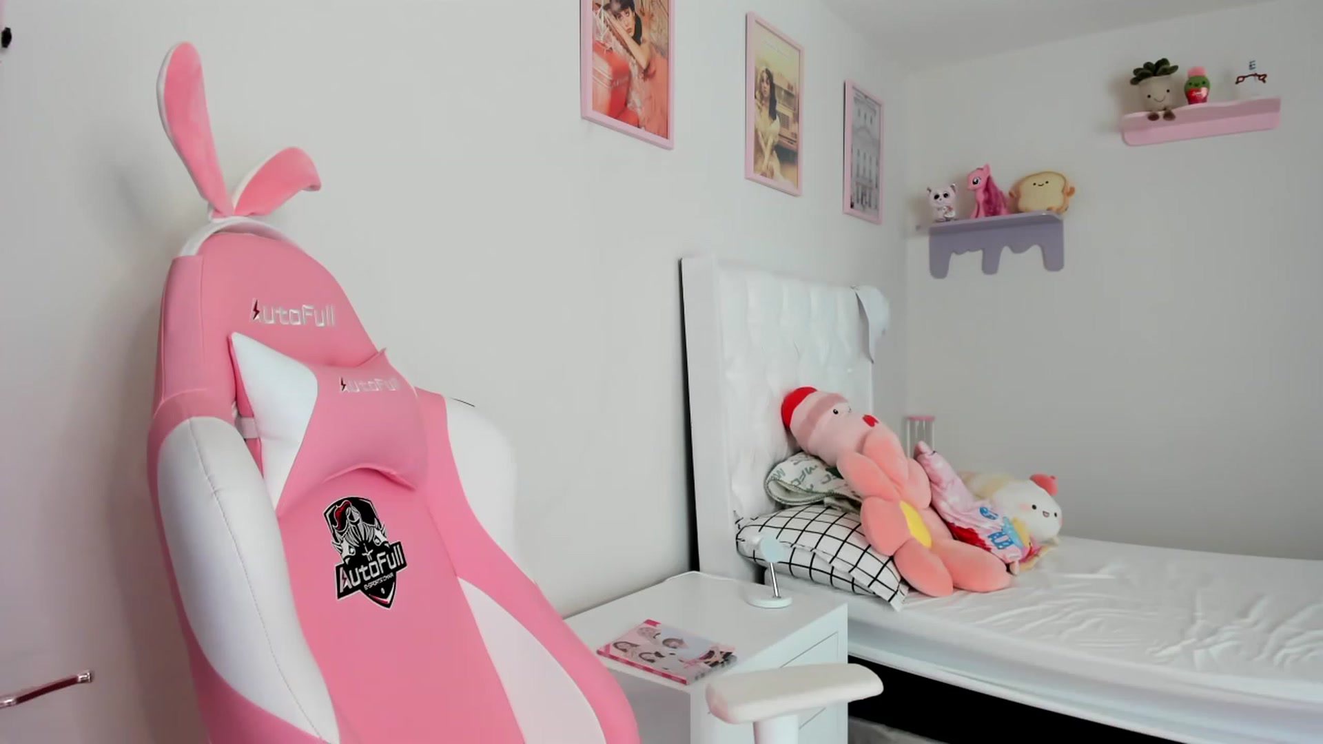 Gallery image thumbnail from Cherrycute666's myfreecams stream on, 05/03/2023, 18:58 image 19 of 20