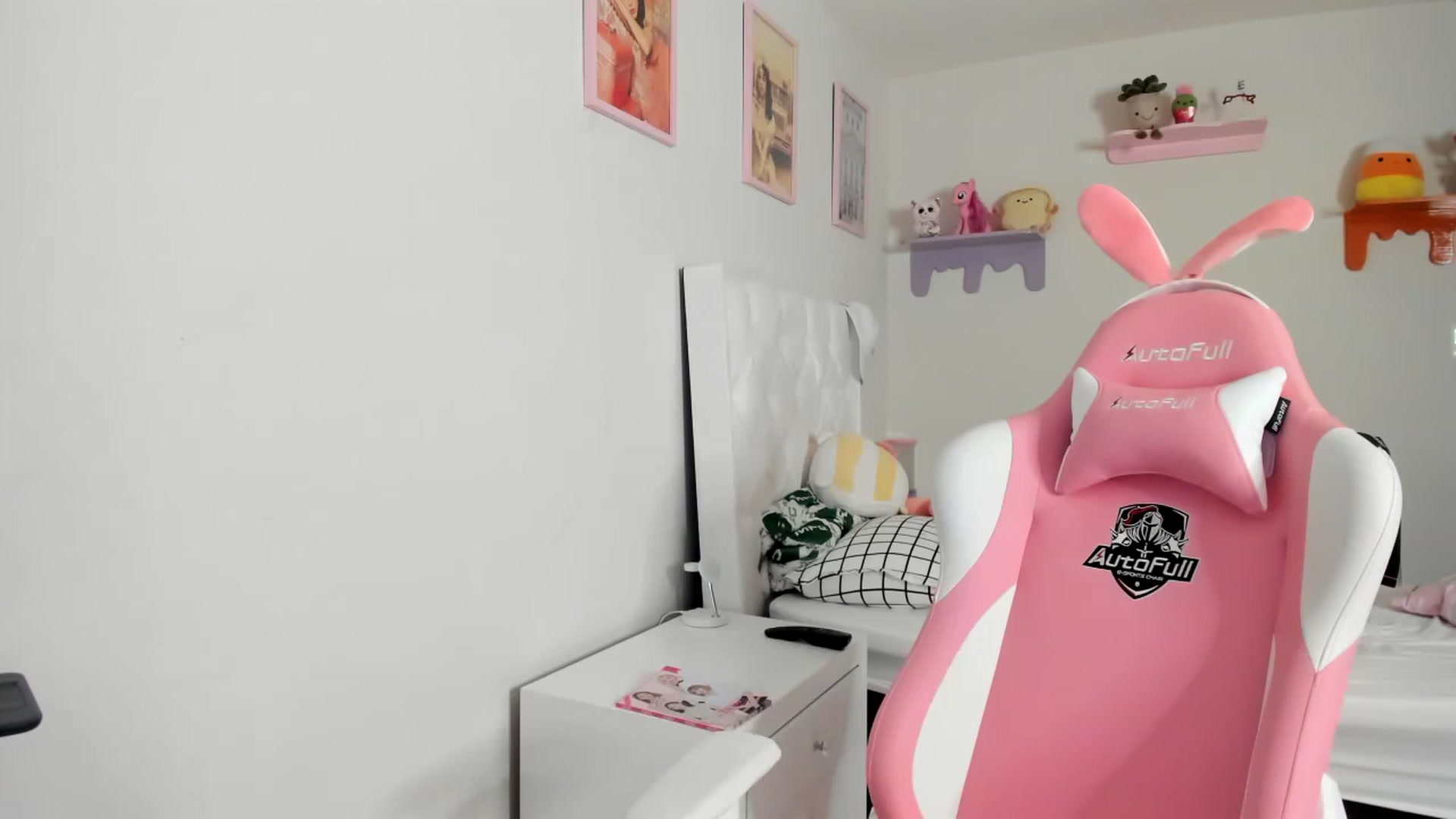 Gallery image thumbnail from Cherrycute666's myfreecams stream on, 05/04/2023, 04:44 image 19 of 20