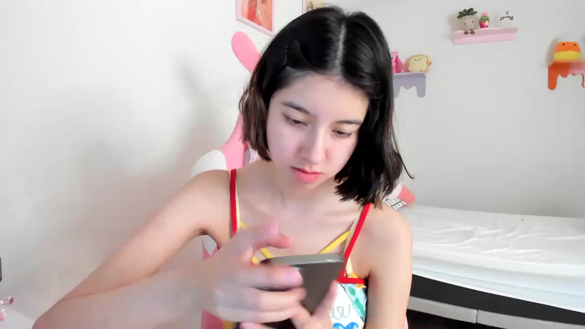 Gallery image thumbnail from Cherrycute666's myfreecams stream on, 05/04/2023, 16:49 image 10 of 20
