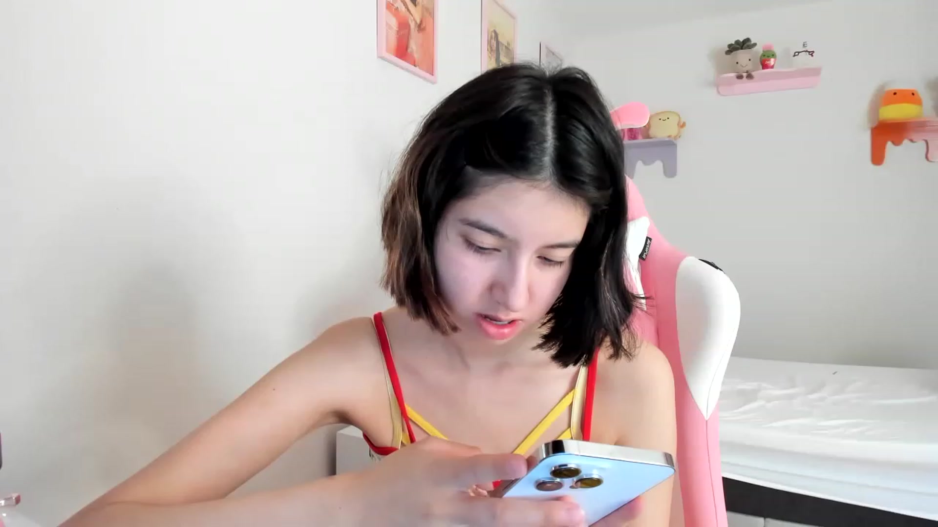Gallery image thumbnail from Cherrycute666's myfreecams stream on, 05/04/2023, 16:49 image 17 of 20