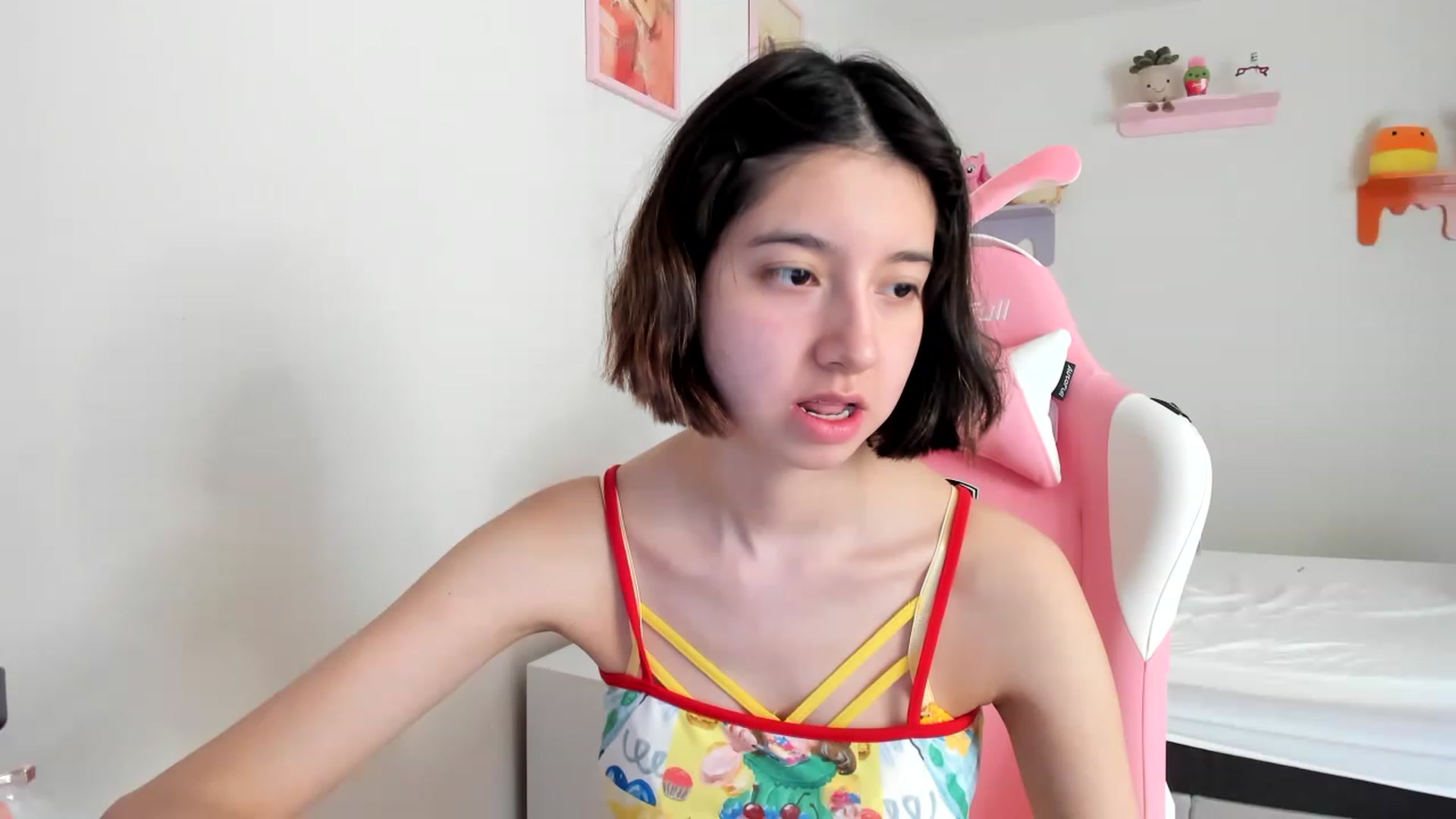 Gallery image thumbnail from Cherrycute666's myfreecams stream on, 05/04/2023, 16:49 image 15 of 20