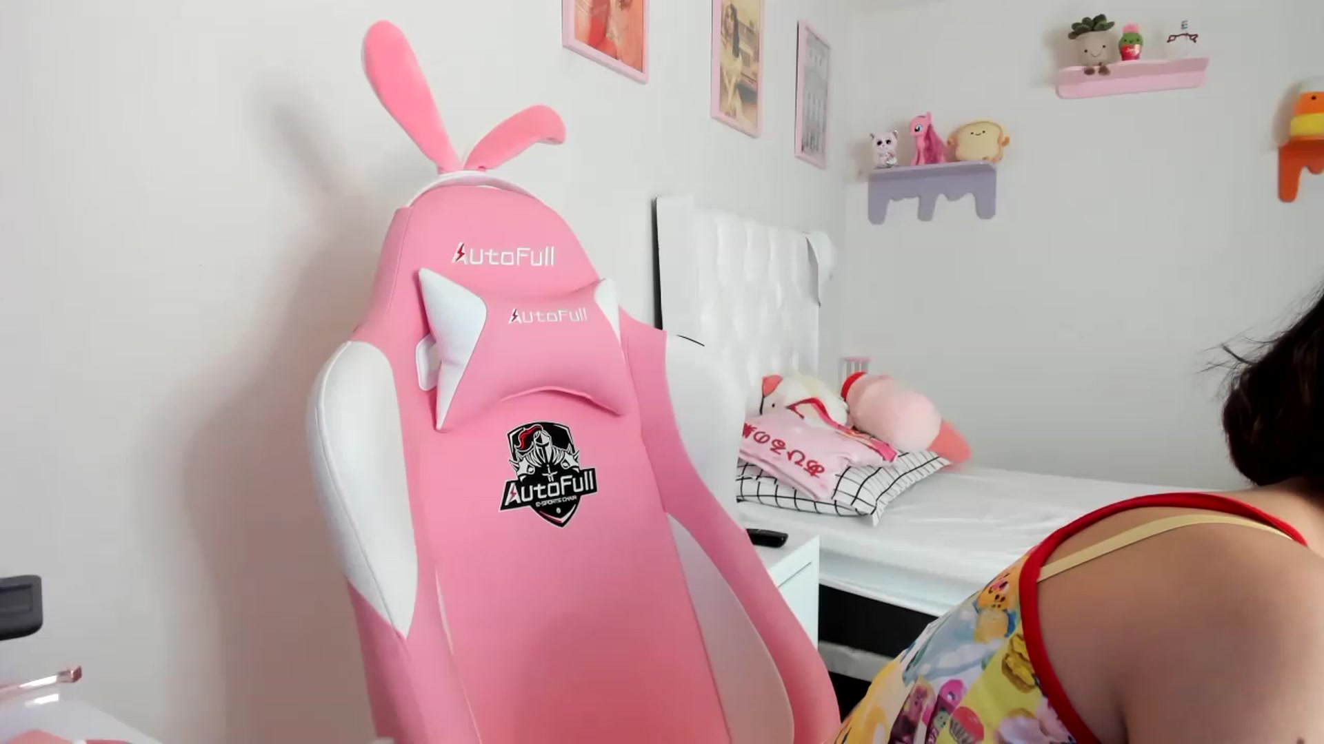 Gallery image thumbnail from Cherrycute666's myfreecams stream on, 05/04/2023, 16:49 image 7 of 20