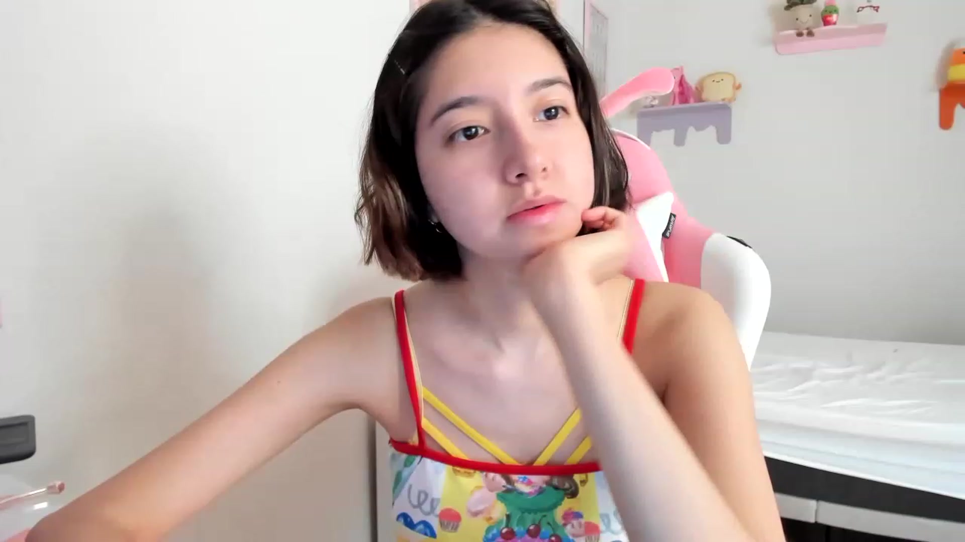 Gallery image thumbnail from Cherrycute666's myfreecams stream on, 05/04/2023, 16:49 image 6 of 20