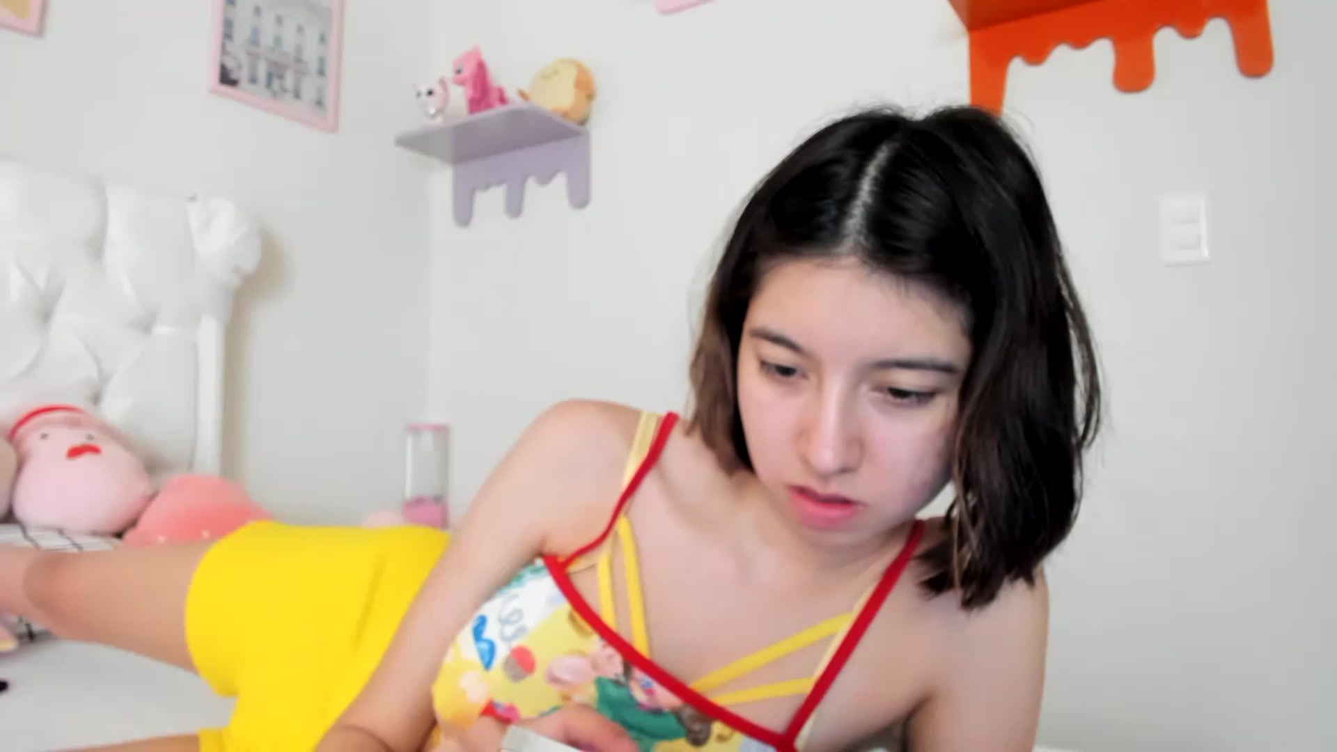 Gallery image thumbnail from Cherrycute666's myfreecams stream on, 05/04/2023, 17:41 image 6 of 20