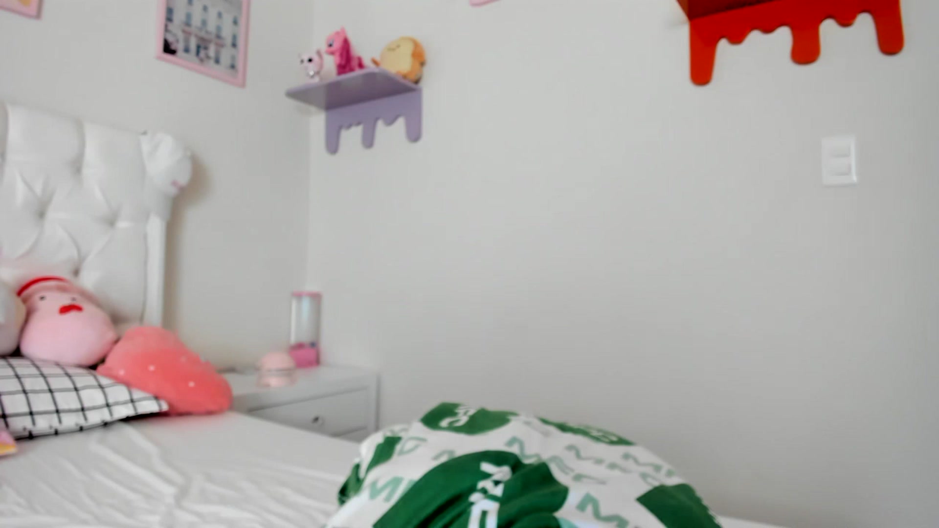 Gallery image thumbnail from Cherrycute666's myfreecams stream on, 05/04/2023, 17:41 image 4 of 20