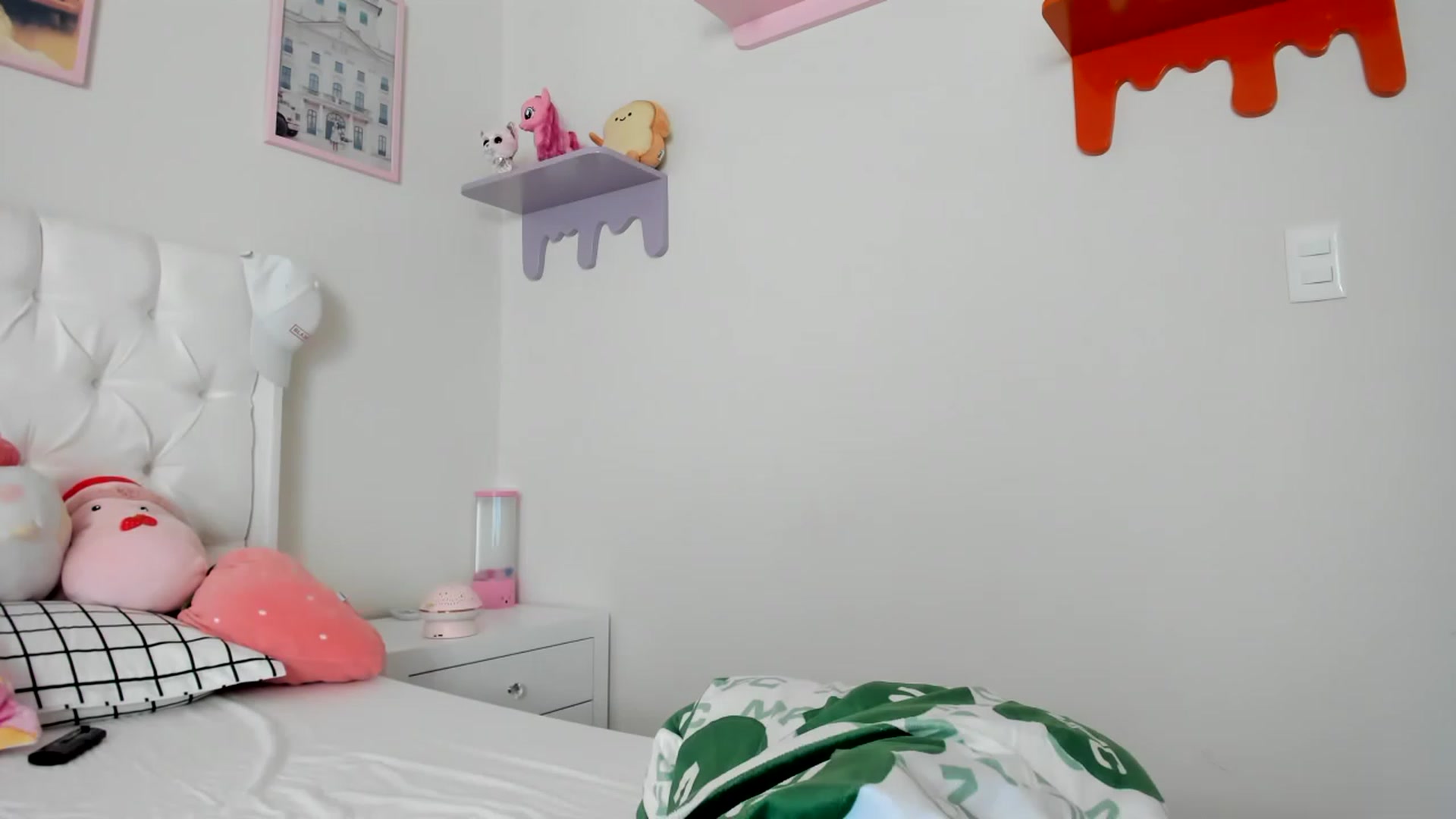 Gallery image thumbnail from Cherrycute666's myfreecams stream on, 05/04/2023, 17:41 image 9 of 20