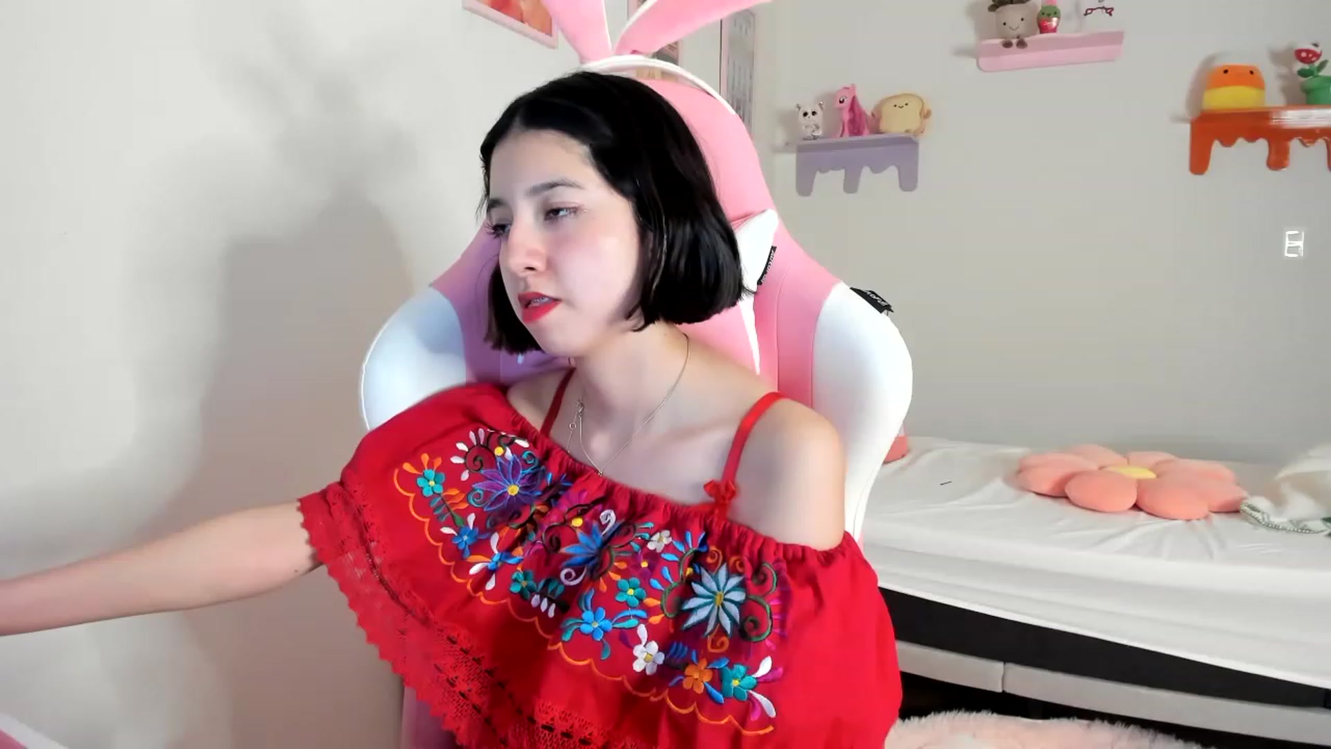 Gallery image thumbnail from Cherrycute666's myfreecams stream on, 05/06/2023, 08:48 image 17 of 20