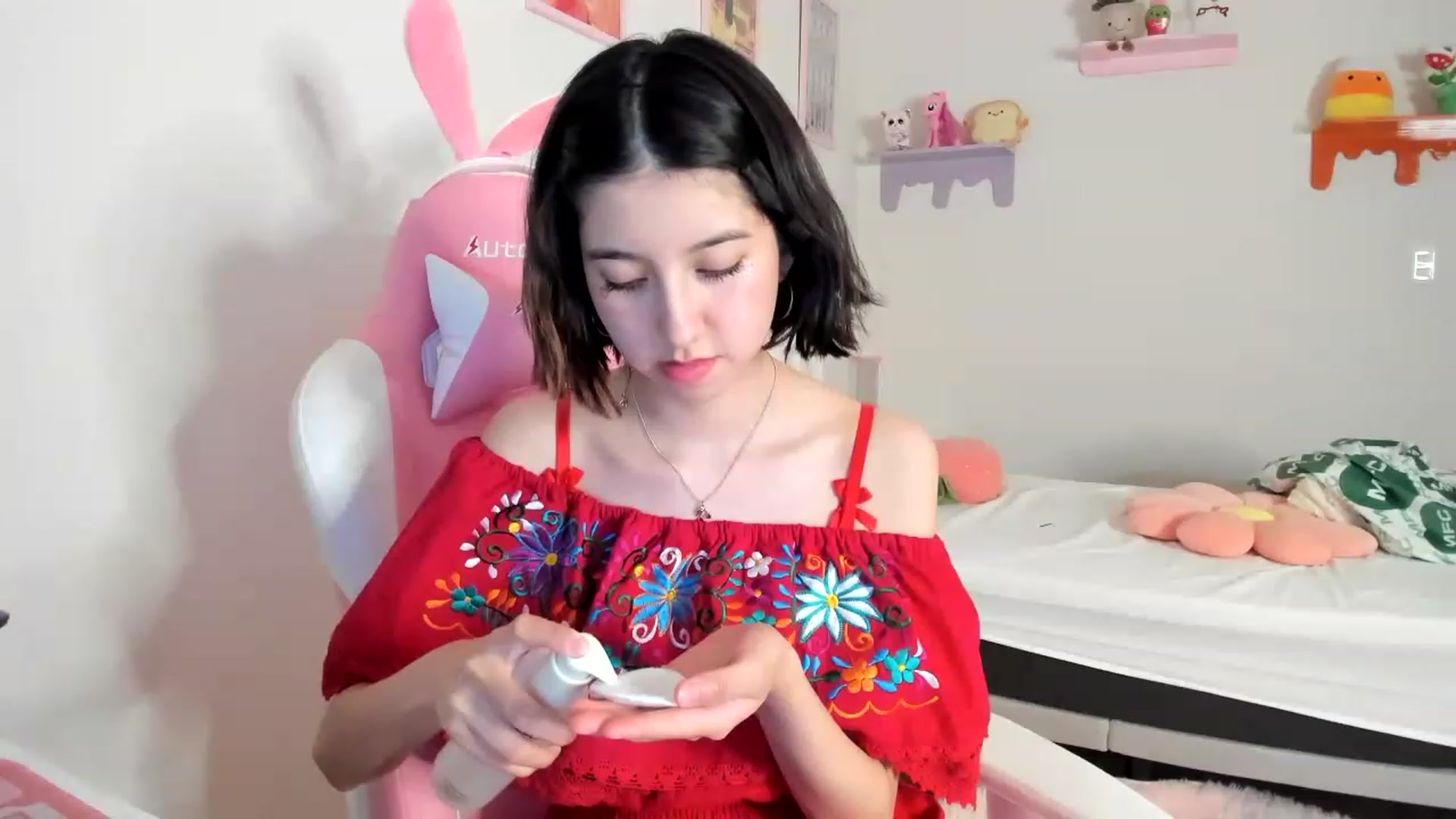 Gallery image thumbnail from Cherrycute666's myfreecams stream on, 05/06/2023, 11:03 image 9 of 20