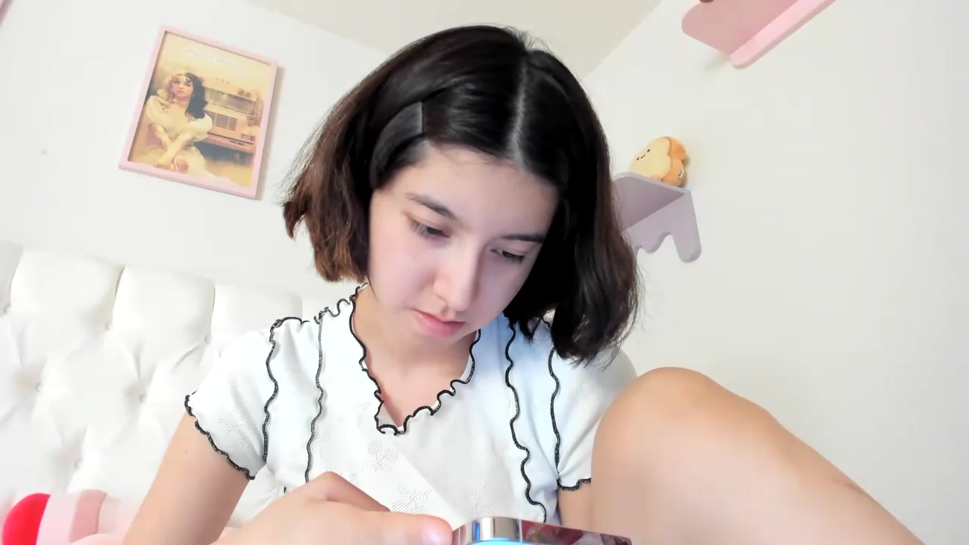Gallery image thumbnail from Cherrycute666's myfreecams stream on, 05/06/2023, 14:41 image 18 of 20