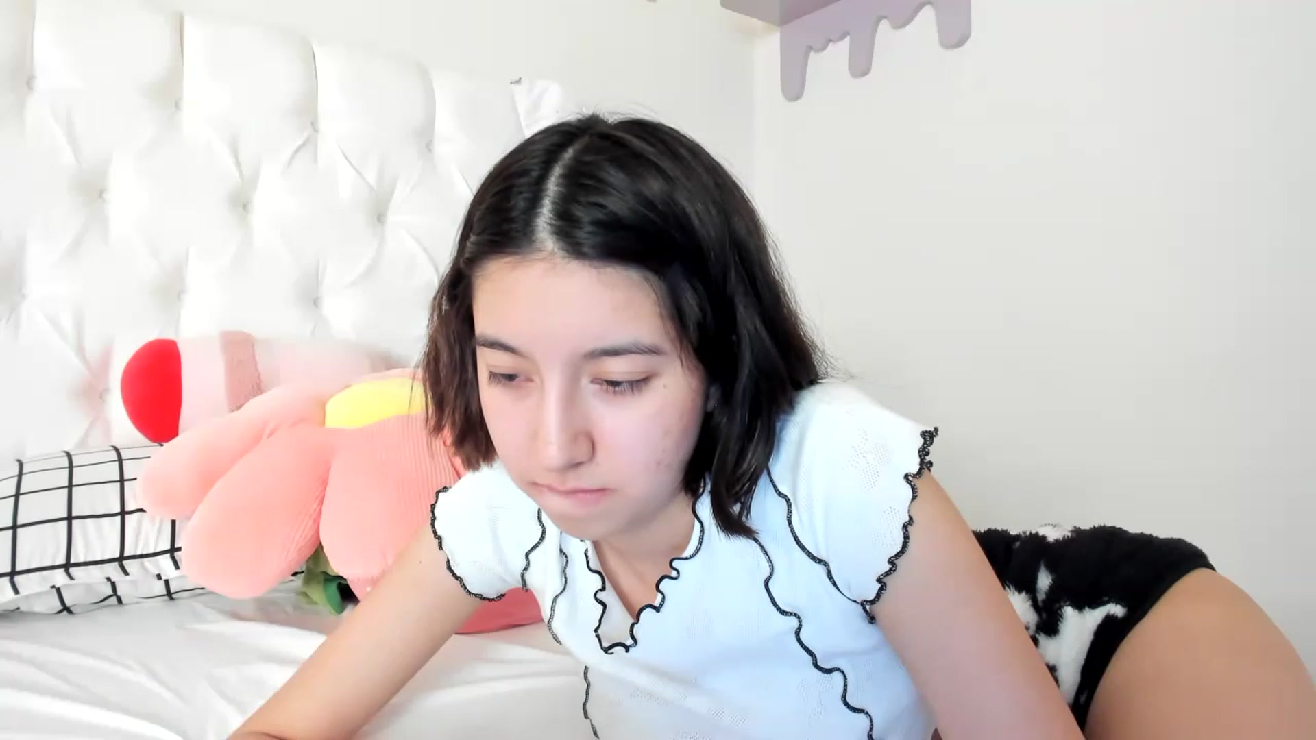 Gallery image thumbnail from Cherrycute666's myfreecams stream on, 05/06/2023, 14:41 image 20 of 20