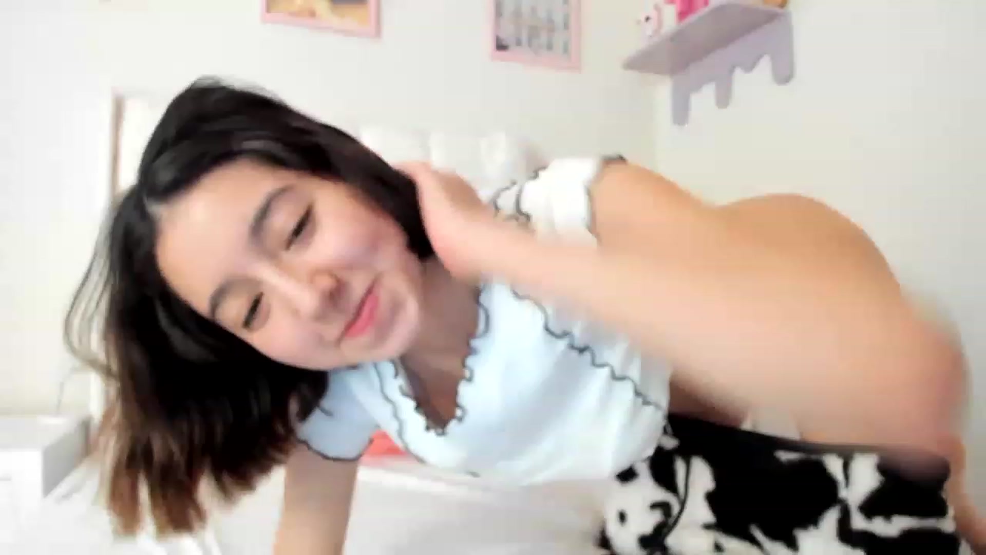 Gallery image thumbnail from Cherrycute666's myfreecams stream on, 05/06/2023, 15:39 image 7 of 20