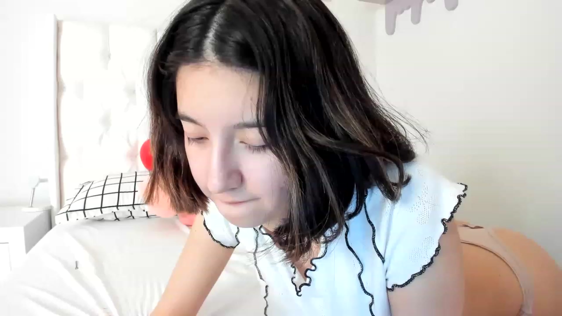 Gallery image thumbnail from Cherrycute666's myfreecams stream on, 05/06/2023, 15:39 image 9 of 20