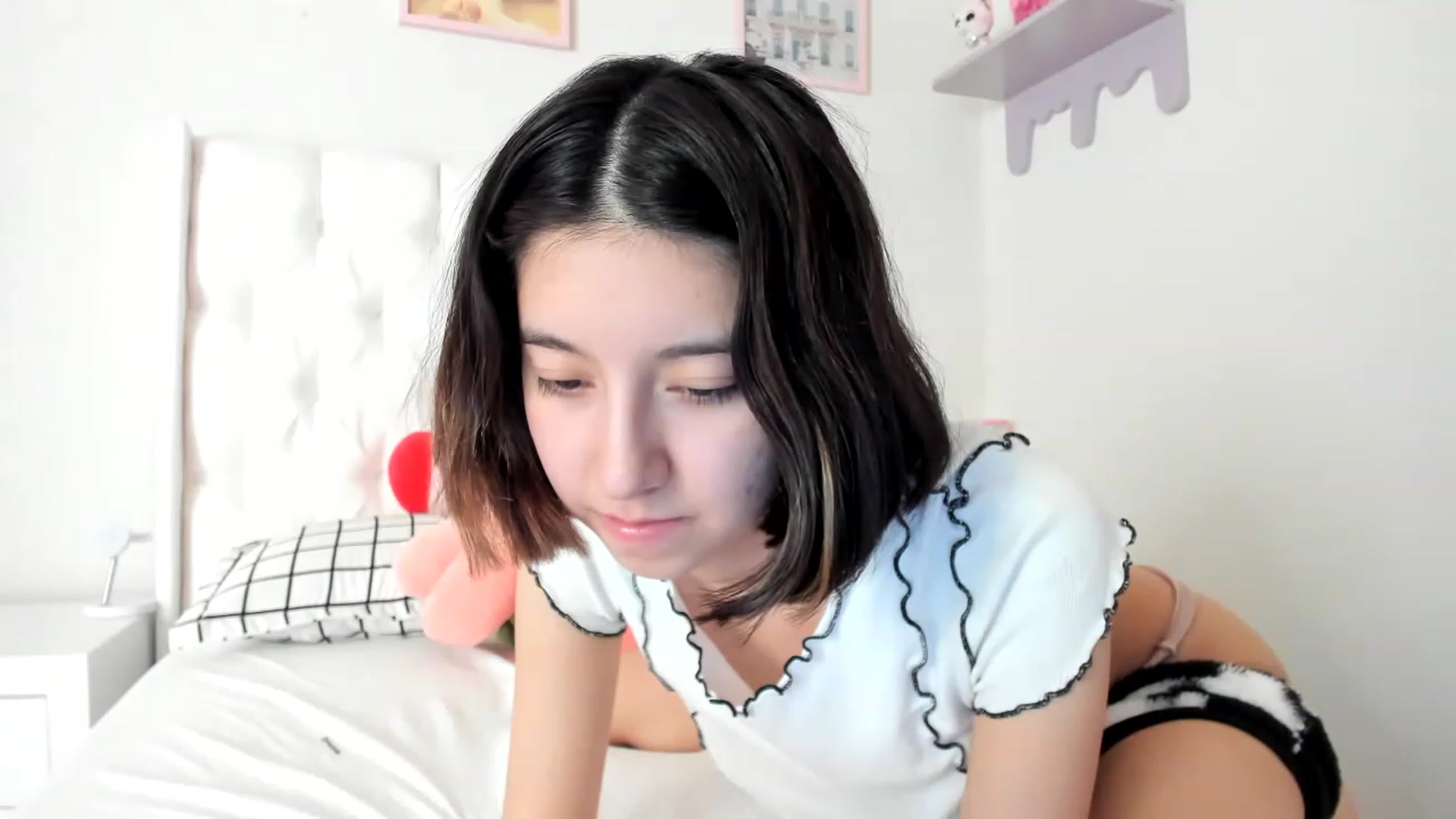 Gallery image thumbnail from Cherrycute666's myfreecams stream on, 05/06/2023, 15:39 image 6 of 20