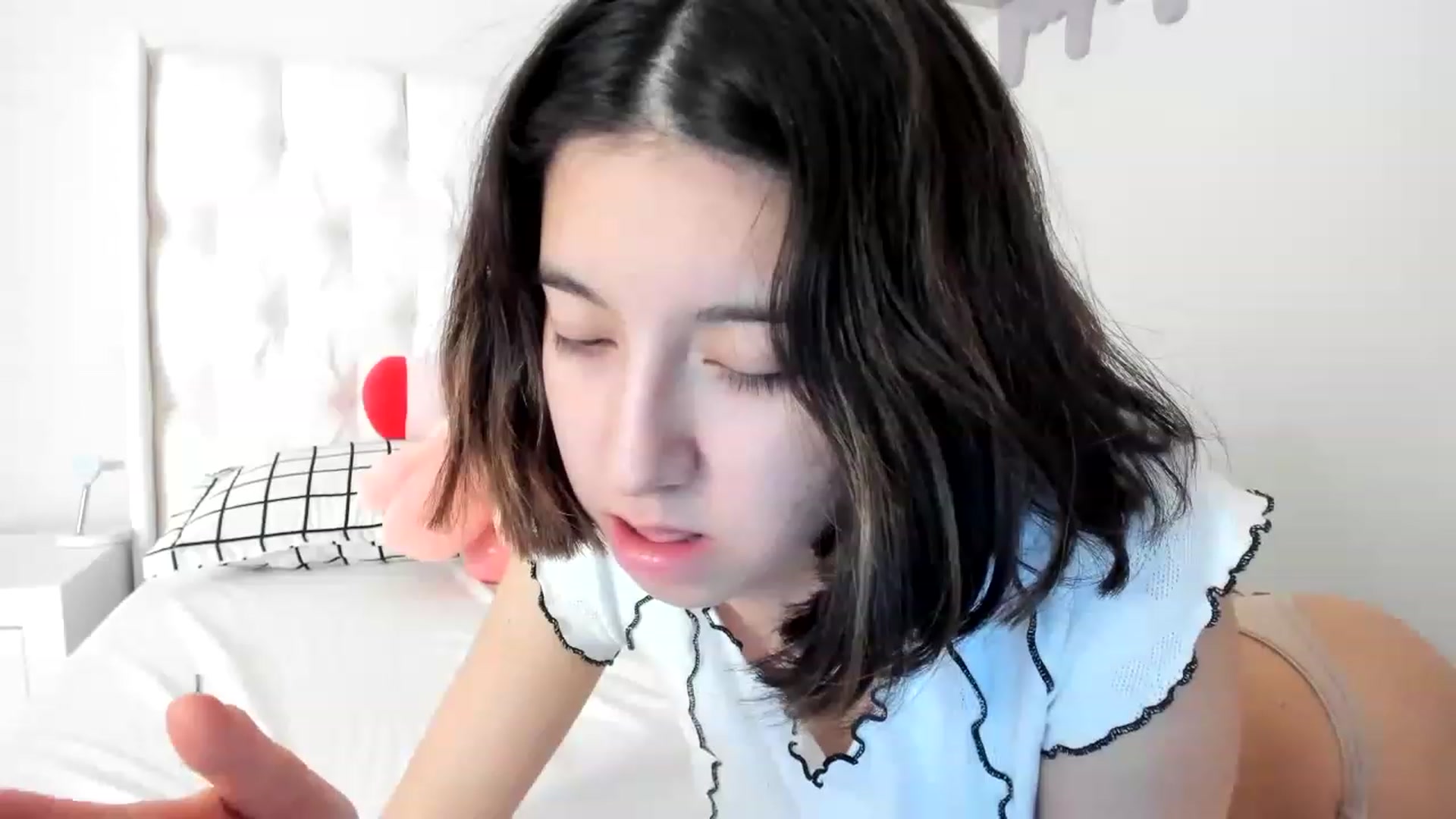 Gallery image thumbnail from Cherrycute666's myfreecams stream on, 05/06/2023, 15:39 image 10 of 20