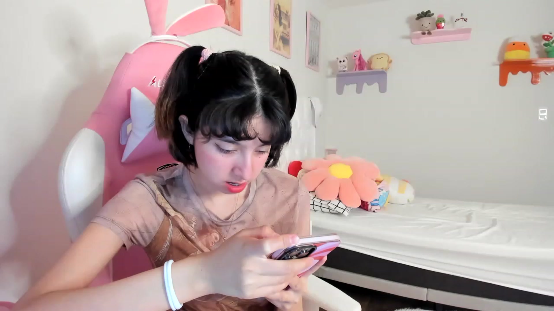 Gallery image thumbnail from Cherrycute666's myfreecams stream on, 05/07/2023, 01:20 image 14 of 20