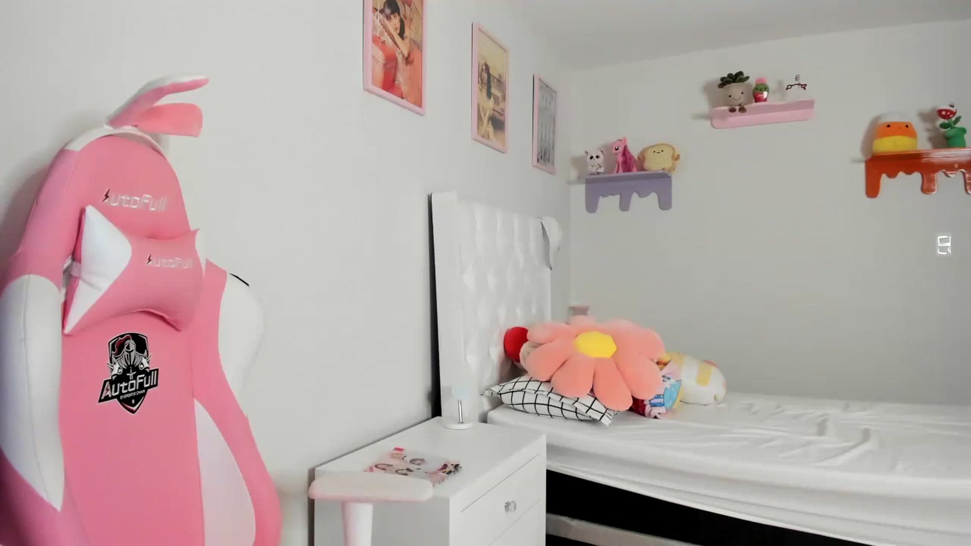 Gallery image thumbnail from Cherrycute666's myfreecams stream on, 05/07/2023, 01:20 image 19 of 20