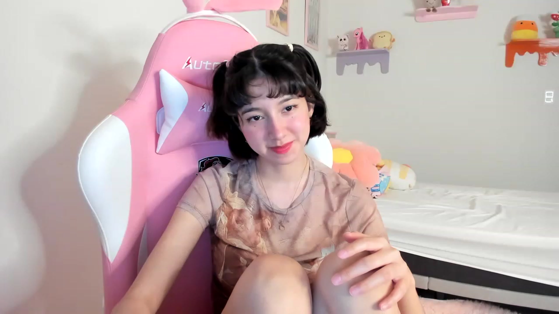 Gallery image thumbnail from Cherrycute666's myfreecams stream on, 05/07/2023, 03:18 image 1 of 20