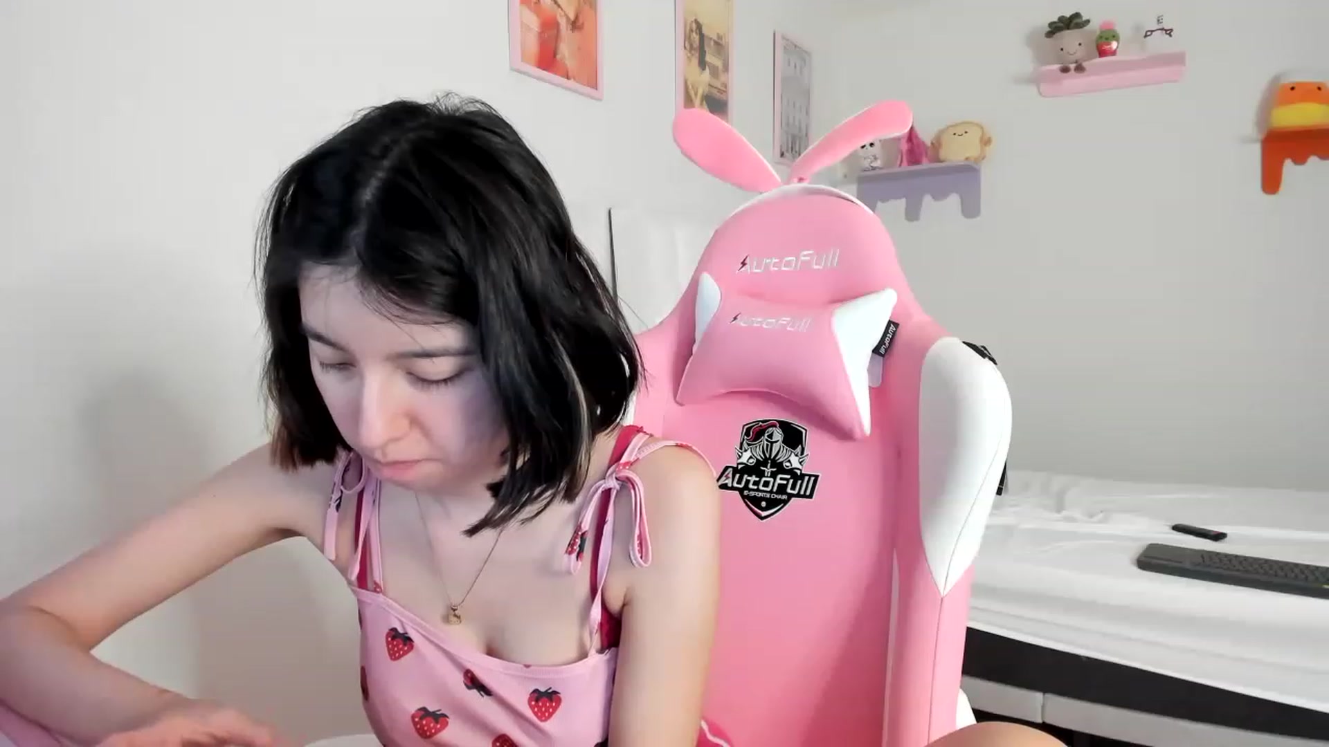 Gallery image thumbnail from Cherrycute666's myfreecams stream on, 05/07/2023, 23:51 image 18 of 20