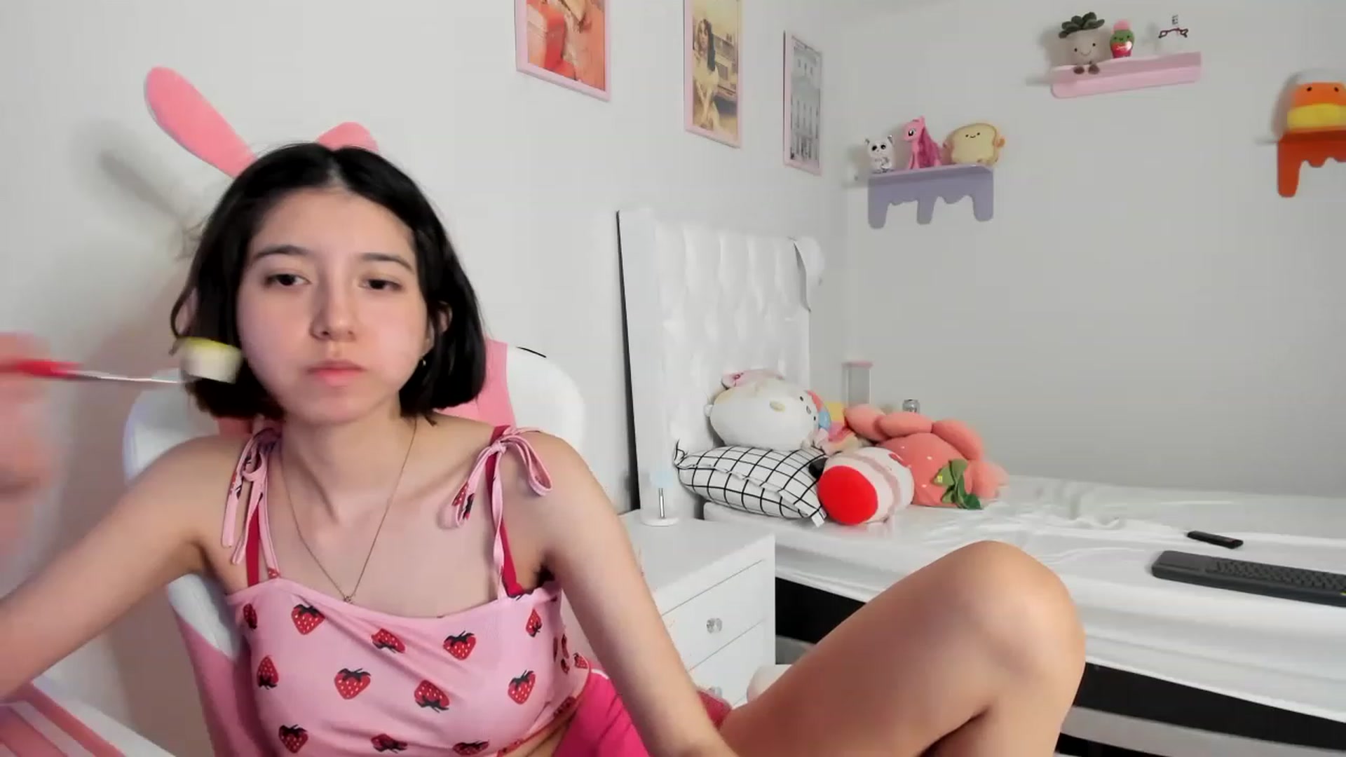 Gallery image thumbnail from Cherrycute666's myfreecams stream on, 05/07/2023, 23:51 image 19 of 20