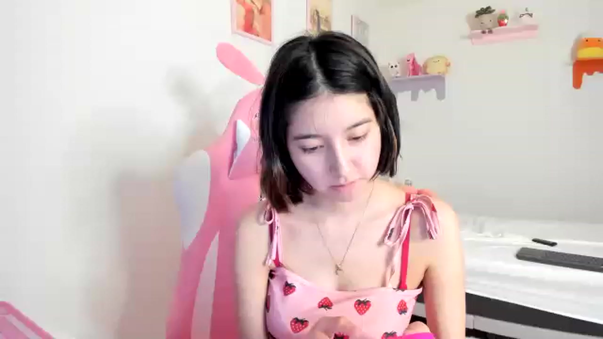 Gallery image thumbnail from Cherrycute666's myfreecams stream on, 05/08/2023, 02:24 image 1 of 20