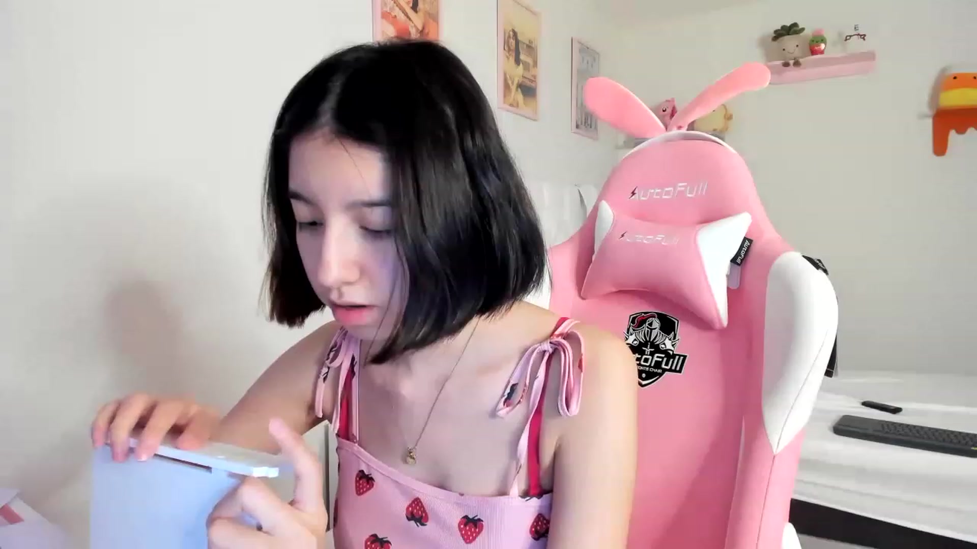 Gallery image thumbnail from Cherrycute666's myfreecams stream on, 05/08/2023, 02:24 image 9 of 20