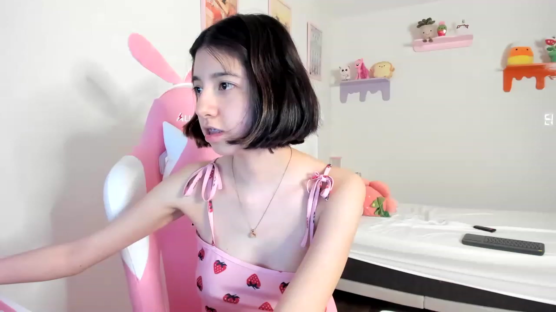 Gallery image thumbnail from Cherrycute666's myfreecams stream on, 05/08/2023, 02:24 image 17 of 20